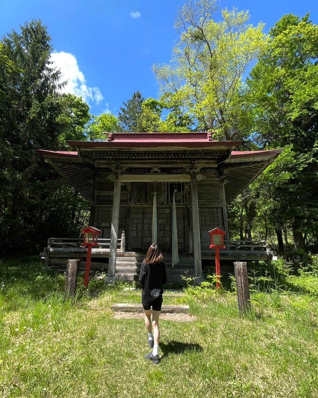 celia_azumaのインスタグラム：「🌱🩵☁️  沢山の自然に囲まれて 風の音も川の流れる音も 木が揺れる音も全てが気持ち良くて こんな素敵な場所が岩手に あったんだなって感動しました✨  空が近くて、緑も綺麗で 区界は癒される場所です🌱✨ ８月のプレオープン楽しみです！  @local.art.farm   #岩手県宮古市 #区界高原 #区界ビーフビレッジ #まちおこし  #地域活性化 #地域活性化プロジェクト  #町おこしプロジェクト #町おこし  #限界集落再生 #限界集落 #地域おこし #区界 #区界駅 #区界道の駅 #岩手 #fyp #fff #f4follow #f4f4f4 #followforfollowback #fashion  #iwate #kuzakai #kuzakaistation」