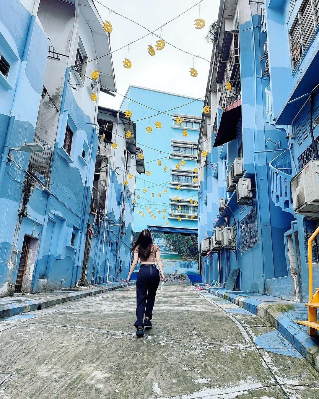 倉田瑠夏さんのインスタグラム写真 - (倉田瑠夏Instagram)「🌙☁️  #マレーシア日記   #malaysia #🇲🇾 #旅行 #旅行記 #思い出 #マレーシア旅行 #マレーシア #旅 #旅行コーデ #japanesegirl #instatravel #travel #instago #여행스타그램 #여행에미치다 #✈️  #alorstreet #アートストリート #alorstreetbukitbintang #クアラルンプール #kualalumpur #photooftheday」6月6日 21時02分 - ruka.kurata