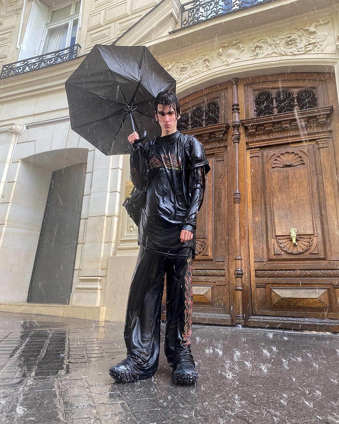 のインスタグラム：「Exclusive Release   Available in selected stores and on balenciaga.com」