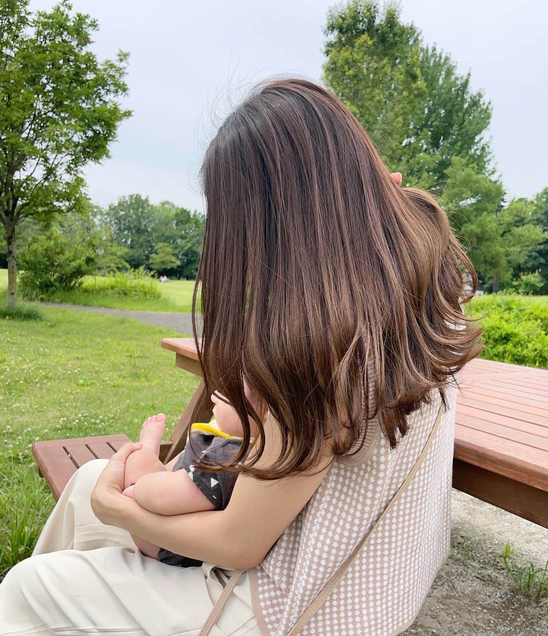 のインスタグラム：「得意の他撮り風自撮りw  アホ毛問題😌 髪も痛みまくってる😀  トリートメントとかしに行きたい👀」