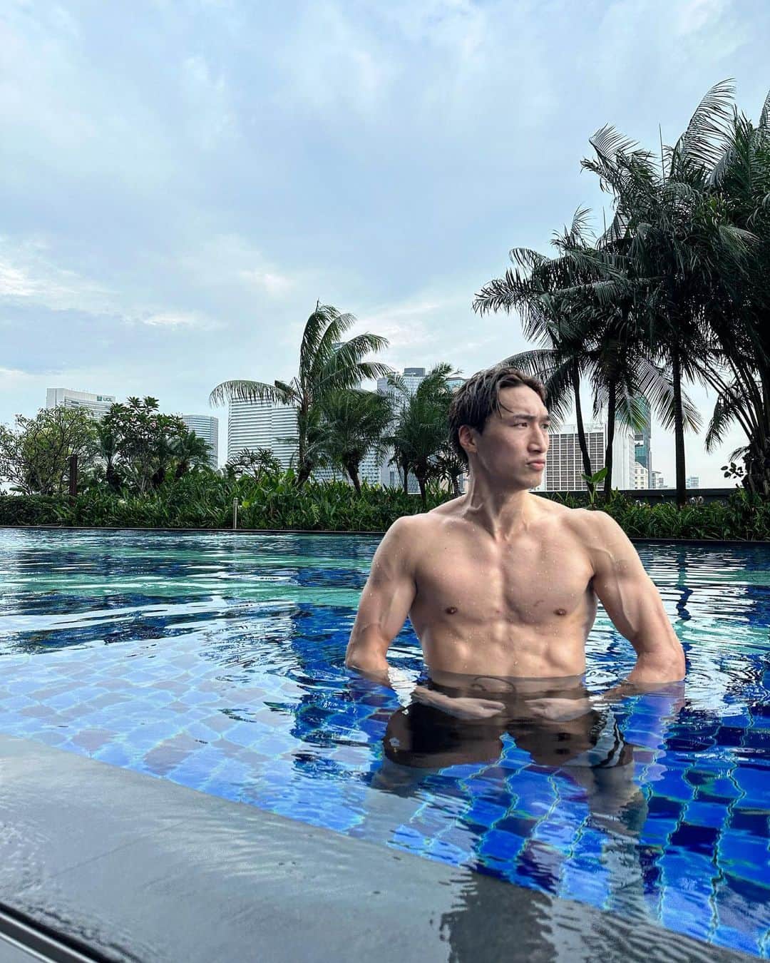 安保瑠輝也のインスタグラム：「. 強くなりに来た🇸🇬  #strong」