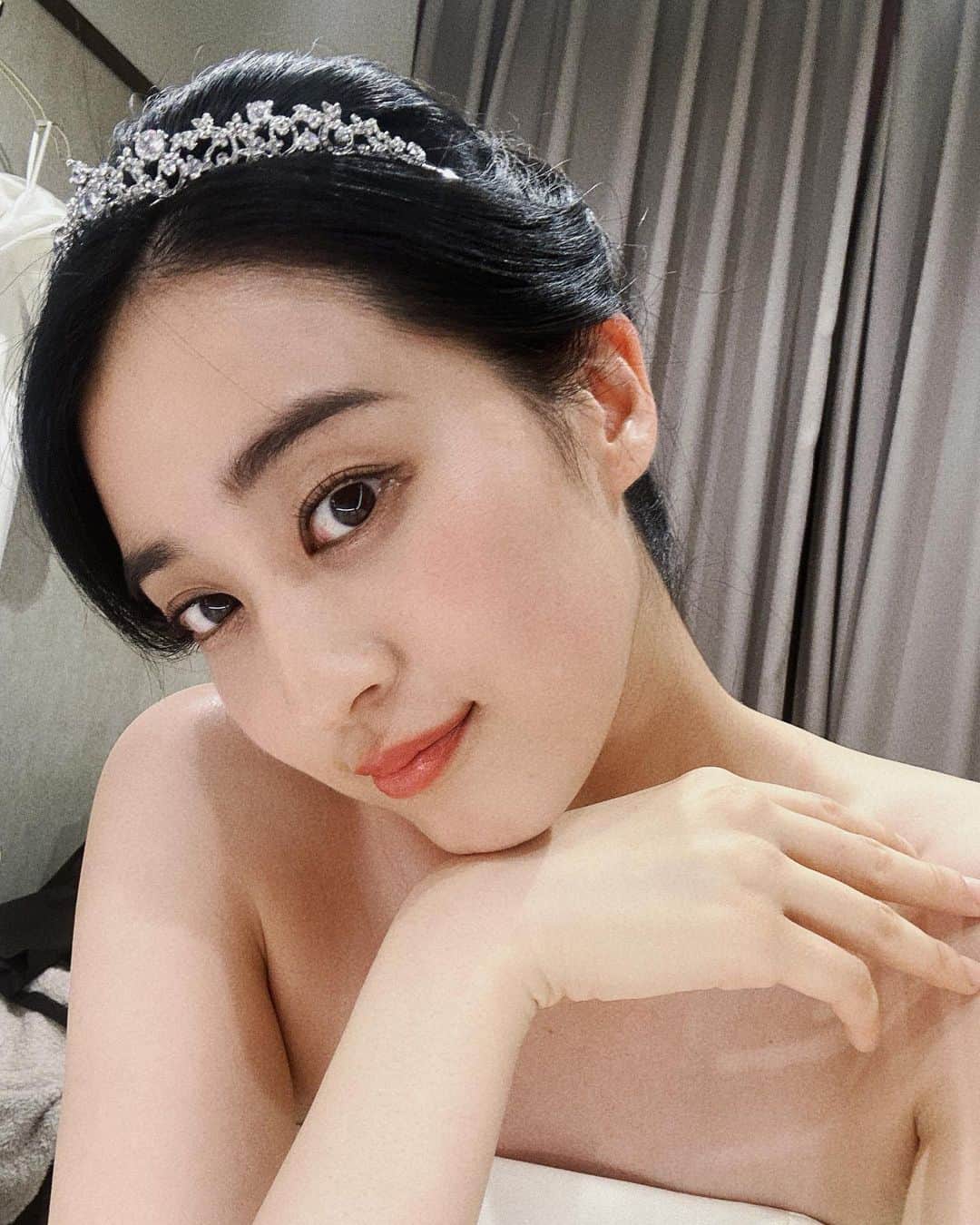 青野楓のインスタグラム：「This is a shoot for a wedding magazine🤍　  久々のウエディング👰🏻‍♀️ 本番いつ？🤷‍♀️  #wedding #ウエディング」