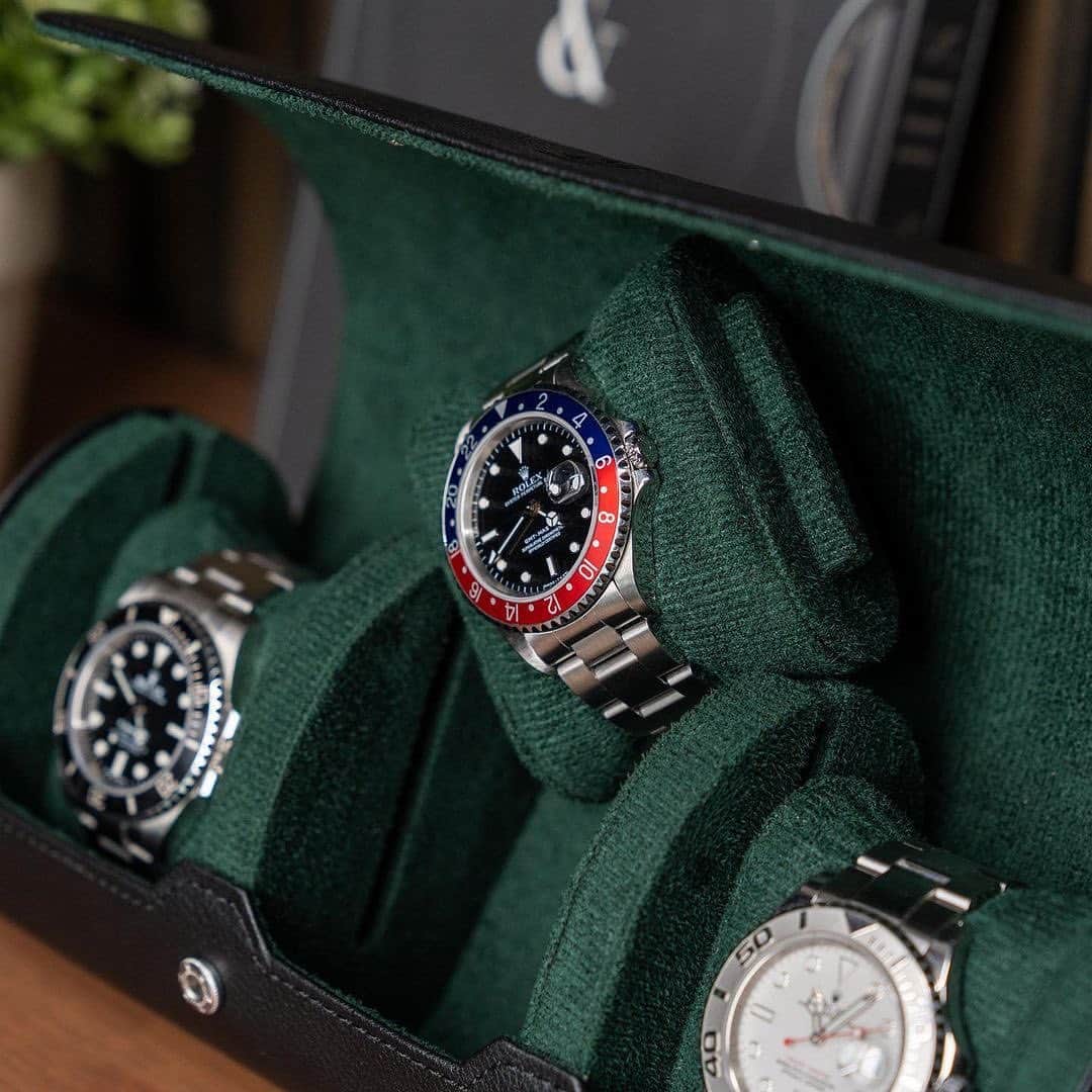 Daily Watchさんのインスタグラム写真 - (Daily WatchInstagram)「Our best-selling watch roll. Now available in a new color combination with dark green interior. Available for 3 and 4 watches (Link In profile) #watchroll #watchrolls」6月6日 21時22分 - dailywatch