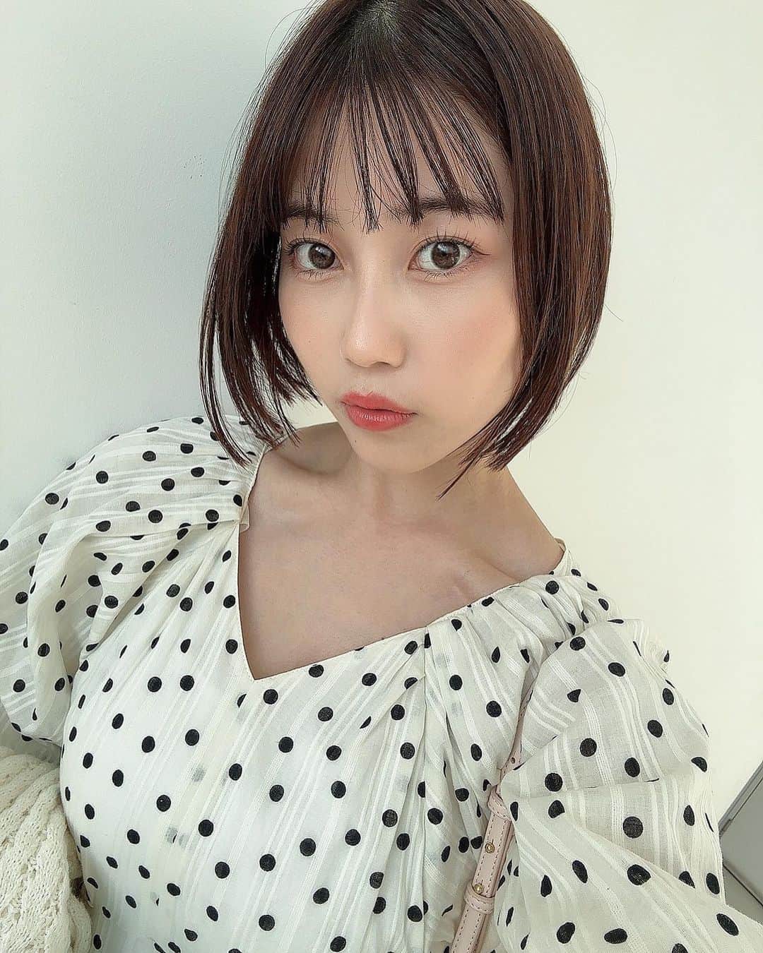 のインスタグラム：「夏は涼しげなワンピース着れていいな♡ . . . . #ワンピース #👗 #ショートヘア #水玉 #ドット #ナチュラルメイク #グラドル」