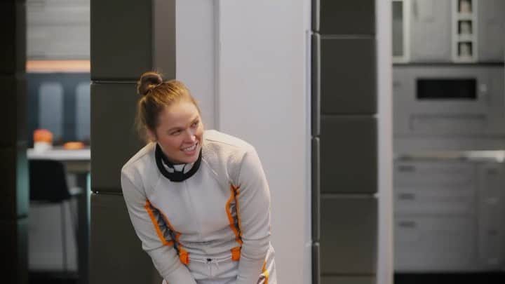 ロンダ・ラウジーのインスタグラム：「If you were busy watching me and @qosbaszler destroy the competition on Raw last night and missed the premier of #StarsOnMars on @foxtv you’re in luck!  New episodes of #StarsOnMars are available to watch the next day on @hulu !! Meet the cast (unfortunately does not include Matt Damon) and come with us on our first mission that left 12 strangers “bonded by trauma” and competing to go home 😅」