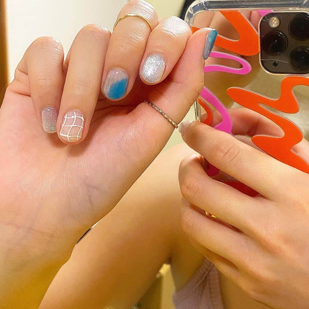 由利華さんのインスタグラム写真 - (由利華Instagram)「💅 ⁡ 現在のおネイル。 可愛すぎるんやけど、爪伸びるの早すぎて、、、😢😢 もうすぐバイバイやああ😭 ⁡ ⁡ #SDGS  #環境省アンバサダー　#森里川海アンバサダー #code #fashion #ショートカット　#ライブ　#シンガー　#シンガーソングライター　#歌手 #歌い手　#ボブ　#ピンクヘア　#cover #歌ってみた」6月6日 21時29分 - yurippe0804