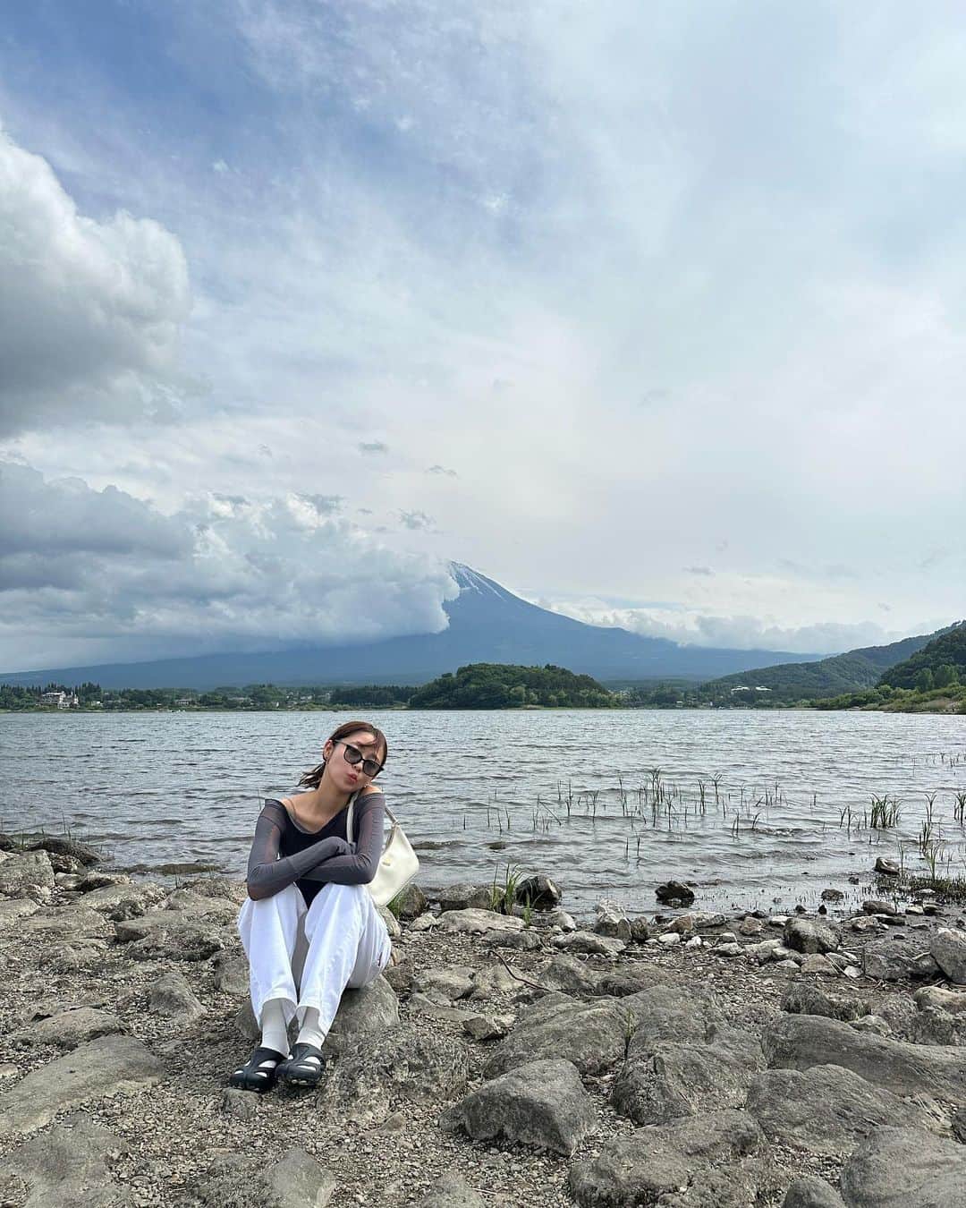 江藤百香さんのインスタグラム写真 - (江藤百香Instagram)「🌹🫶  河口湖〜〜 富士山、雲に隠れちゃってた悔しい！！また行く！」6月6日 21時31分 - momokaeto
