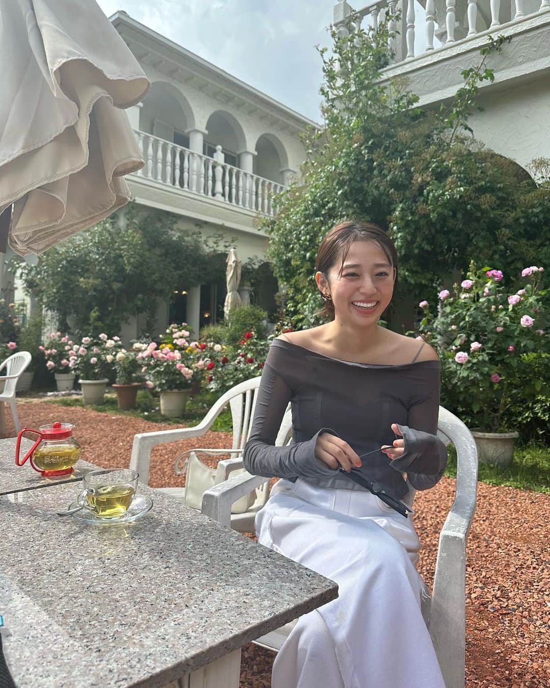 江藤百香のインスタグラム：「🌹🫶  河口湖〜〜 富士山、雲に隠れちゃってた悔しい！！また行く！」