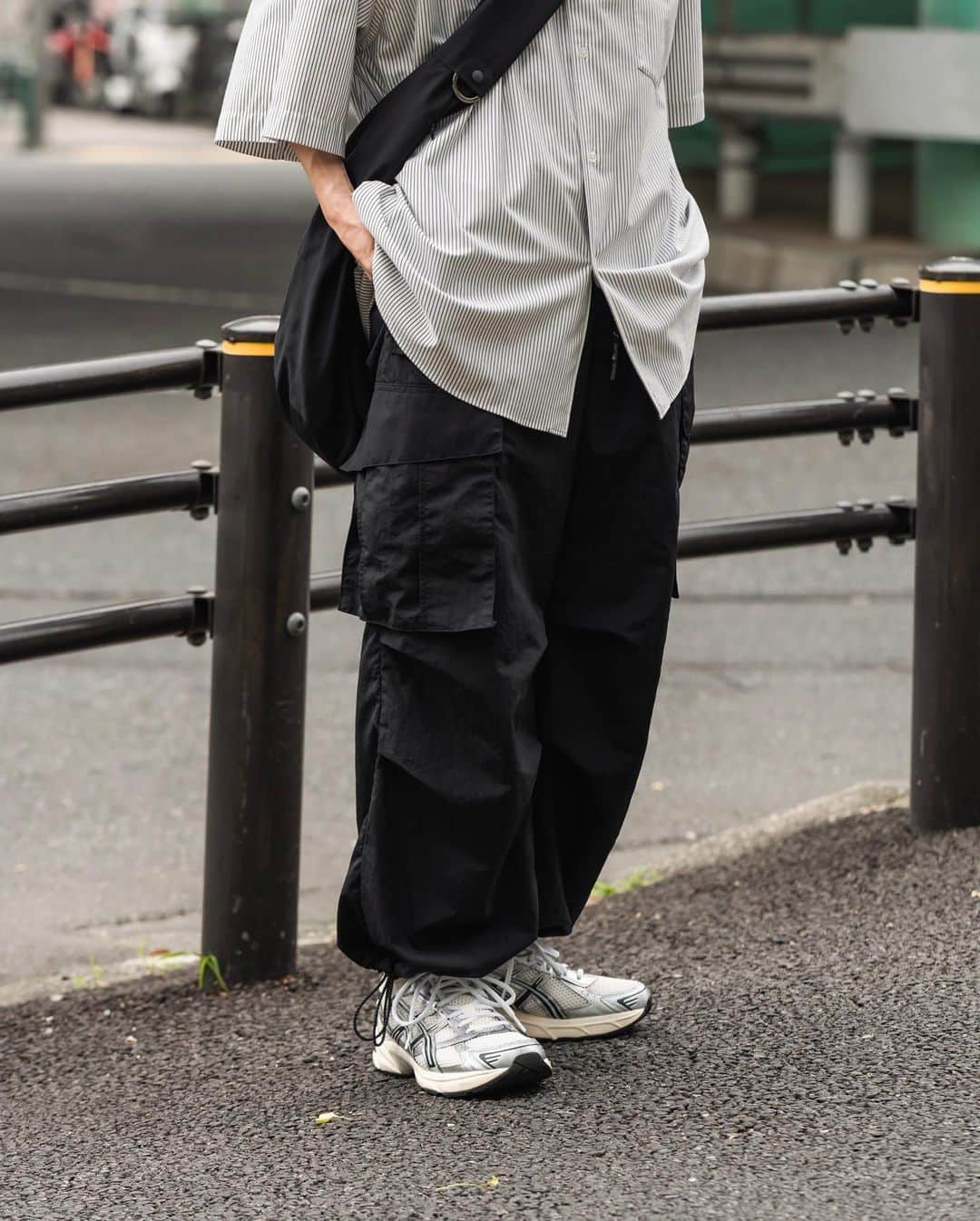 Ryoさんのインスタグラム写真 - (RyoInstagram)「monotone outfit⚪️⚫️ モノトーンが落ち着くのは、歳かな笑  shirt : @the_clesste pants : @the_clesste  sneaker : @asics_sportstyle × @kith  cap : @the_clesste  bag : @the_clesste   —————————————— Ryo Takashima ⚪︎Youtube : Ryo Takashima で検索🔍 ⚪︎select shop  → @plus81.official  ⚪︎brand → @the_clesste  ——————————————  #clesste #sagenation #asics #kikokostadinov  #nickgear #穿配不重样 #每日穿搭 #日系穿搭 #我最爱的服装品牌」6月6日 21時33分 - ryo__takashima