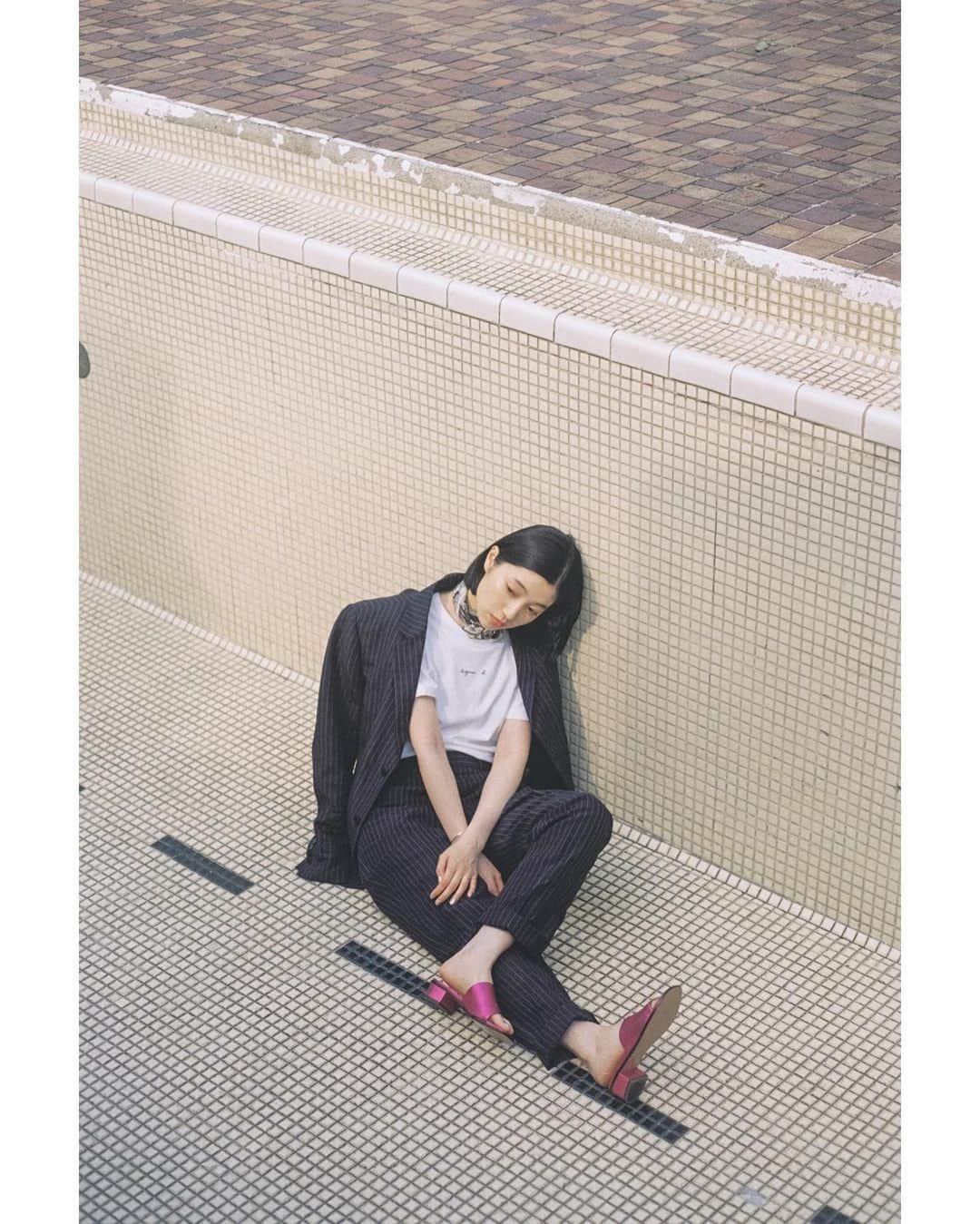 小谷実由のインスタグラム：「my agnes b. story 大好きなアニエスベーの40周年企画。私は大切なものについてのエッセイを書きました。大切なものは時間や思い出が色濃く奥深くしてくれるものだなぁと思っています。⏳❤️ ph @osada__  hm @kikamkn   https://www.agnesb.co.jp/campaign/40th/」