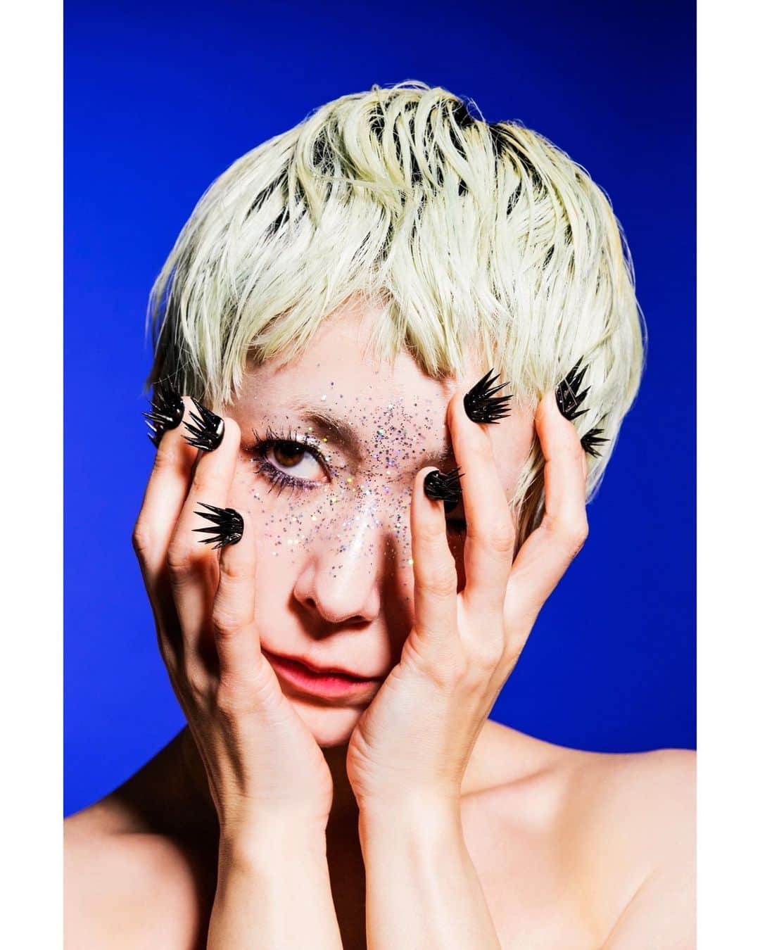 木村カエラのインスタグラム：「Kaela kimura  "WE ARE MAGNETIC"TOUR   ■2023年6月7日(水)　 愛知 NAGOYA CLUB QUATTRO ■2023年6月9日(金)　 福岡 DRUM Be-1 ■2023年6月18日(日)　 札幌 cube garden ■2023年6月23日(金)　 東京 Zepp DiverCity  [Key visual] 砂鉄や反発をイメージして。  photo: @akikoisobe  make: @mihoko_f  nail: @moekonakamur  produce by: @kaela_official」