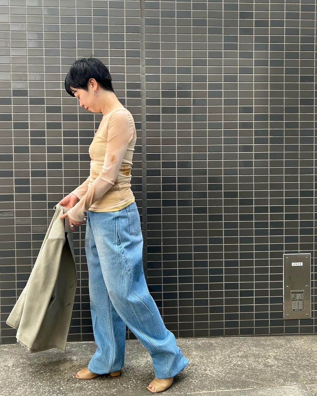styling/さんのインスタグラム写真 - (styling/Instagram)「_ REAL BUY SNAP  本社STAFFの「リアルバイ」 私物ミックスのリアルSNAP  DIRECTOR / KEI @1030kei  ▼REAL BUY Gathered dress all in one ¥40,700 Open back lace vest ¥42,900 Low rise docking dress ¥31,900  MD / CHIEMI ▼REAL BUY  [s/s] UV cut airy no collar Jacket ¥26,400 Layered knit dress ¥34,100 Color palette tulle top ¥12,100 Cocoon denim trousers ¥25,300  公式オンラインストア、USAGI ONLINE にて STAFF全6名のリアルスナップを公開中。  #styling #styling_ #snap #staffsnap #リアルバイ」6月6日 22時02分 - stylings_official