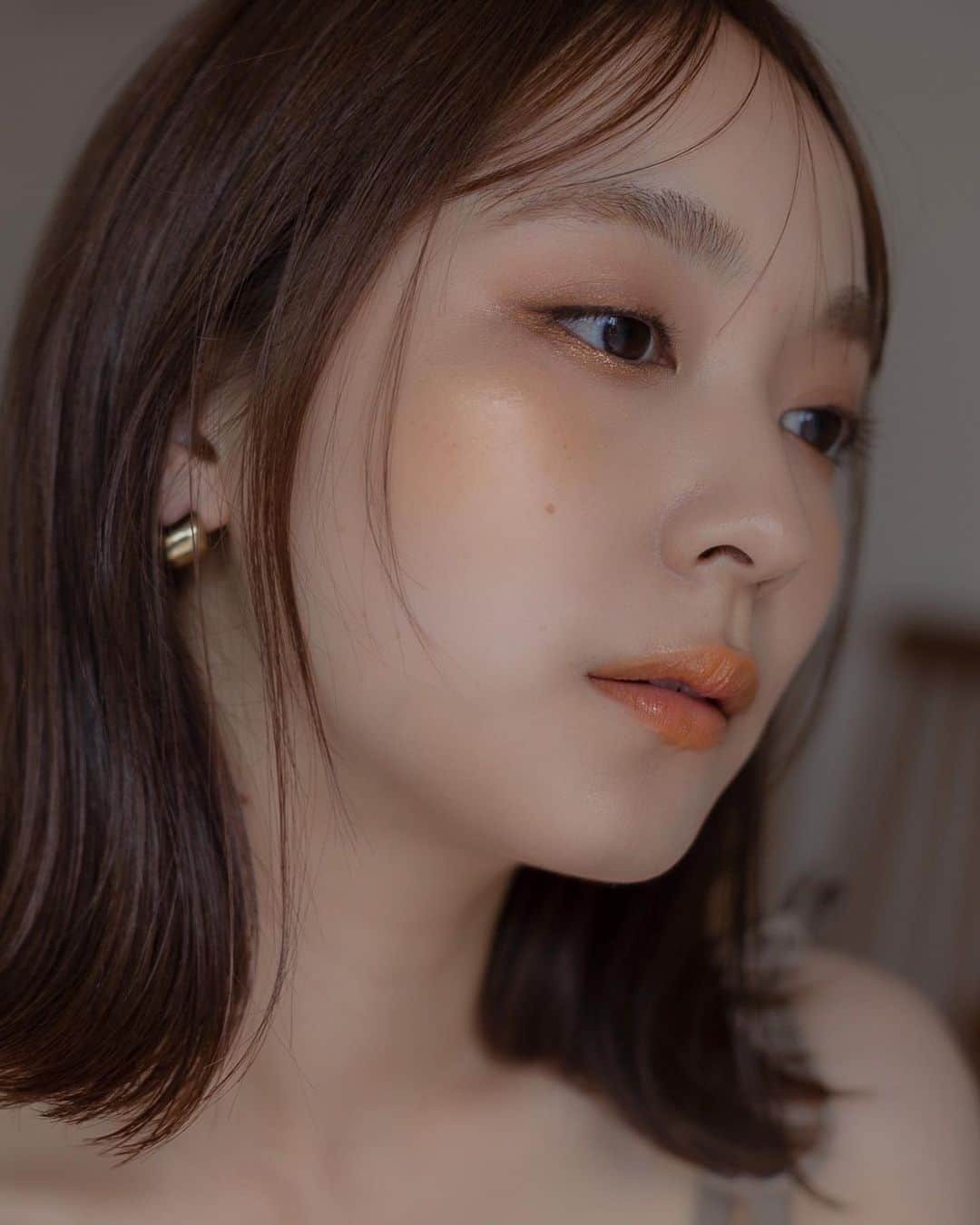 大木光さんのインスタグラム写真 - (大木光Instagram)「イエローなメイクをヘルシーに💄 チークとリップに遊び心をもたせ ヘアは巻きすぎないニュアンスとシースルーな前髪に。  また動画でプロセスをアップします🙋‍♂️！  #メイク #イエローメイク #アイシャドウ #アイメイク#アイライン#夏メイク#dup #celvoke #narscosmetics」6月6日 22時02分 - hikaru027
