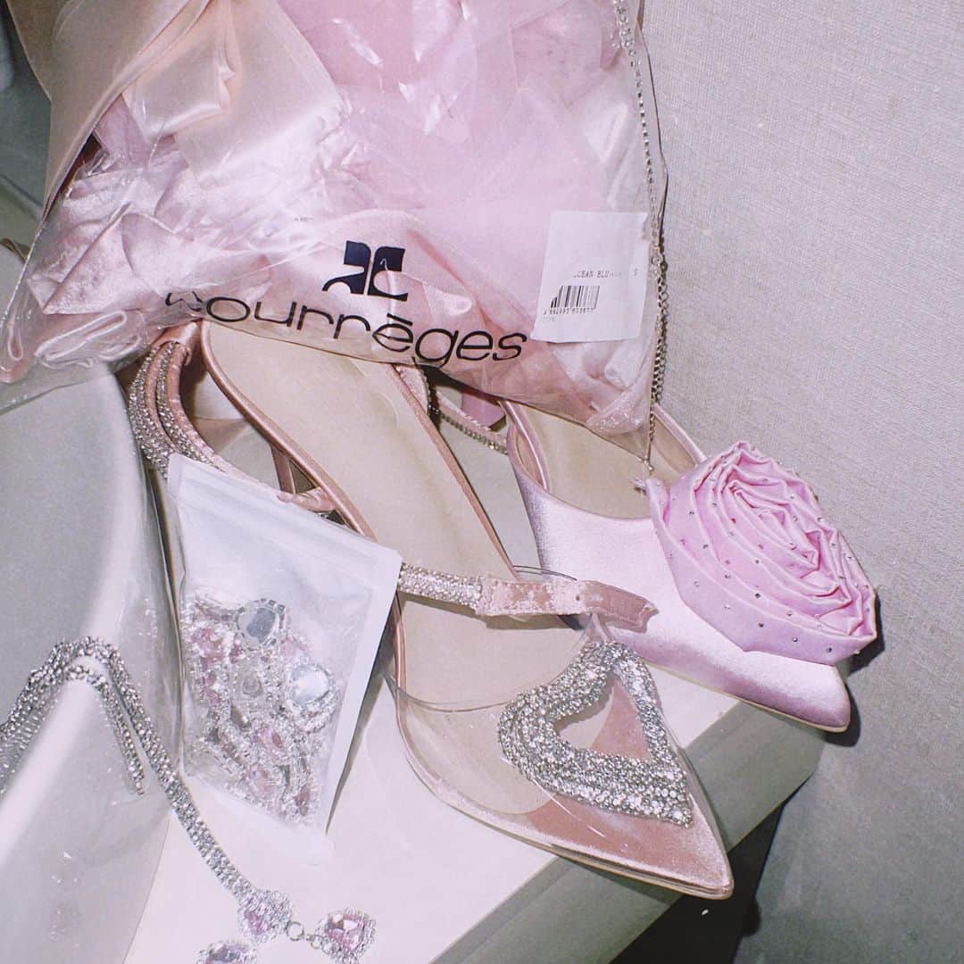 のインスタグラム：「🤍🤍🤍 . . 今シーズンはROSEが豊作で嬉しい♡♡♡」