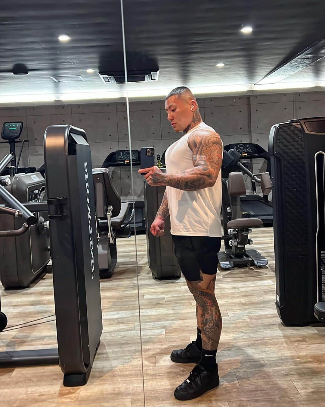 中村直輝さんのインスタグラム写真 - (中村直輝Instagram)「#physique#bodybuilding#tattoo#japanesetattoo  毎日試行錯誤しながら筋肉の使い方を考えて新しい感覚を感じてまた考える。身体は全部繋がってる。心も身体作りに大きく影響する。」6月6日 22時04分 - _naokinakamura_