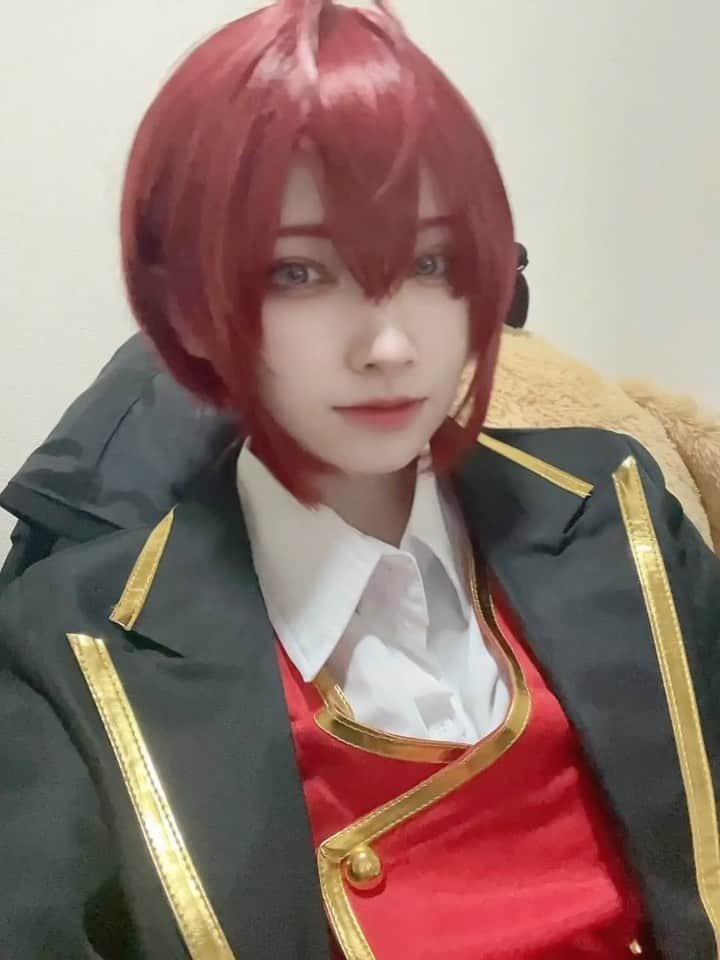 橋本麗愛のインスタグラム：「この触覚自我持ってる   #リドルコスプレ  #リドルローズハートコスプレ  #コスプレ  #コスプレイヤー  #コスプレ女子  #男装  #男装女子  #ツイステコスプレ」