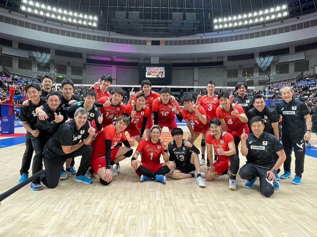 小野寺太志のインスタグラム：「… vs 🇮🇷 3-0 WIN !!! 良いスタートが切れました👏  #0606 #1勝目 #VNL2023 #龍神NIPPON」