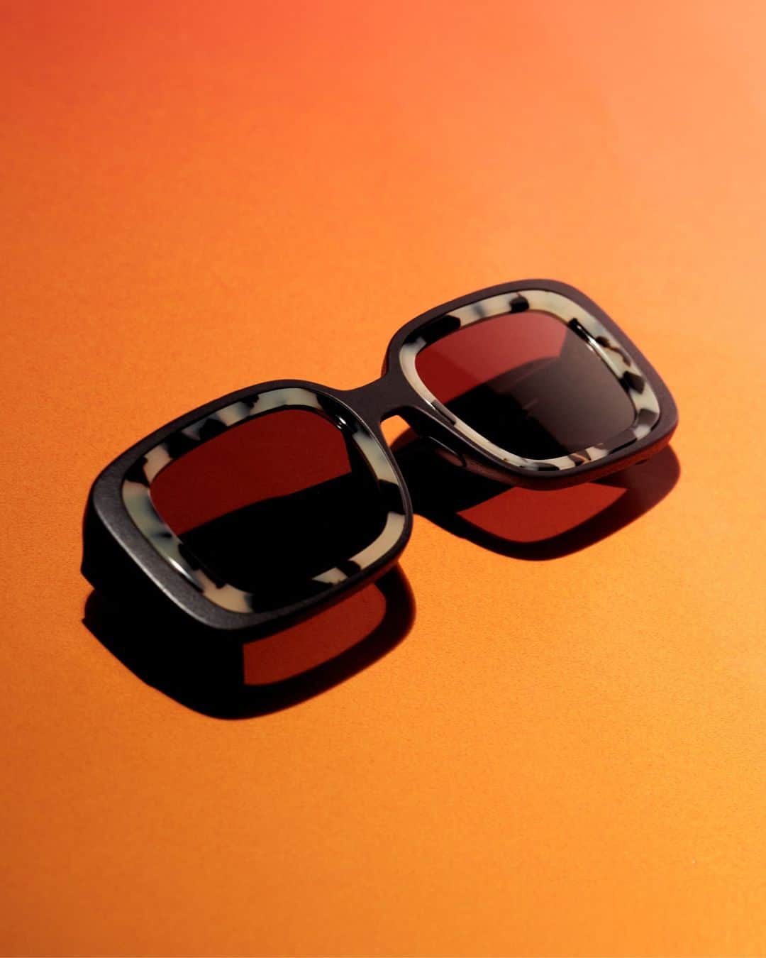 MYKITAのインスタグラム：「The ultimate shades to hide behind – MYKITA STUDIO 13.1 in Pitch Black/Creamy Cookie  Find more essential styles in our sunglasses edit via link in bio」