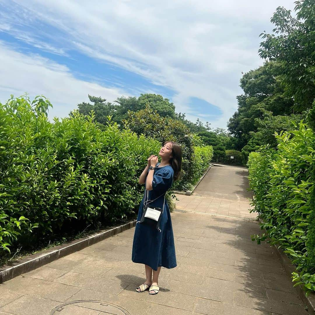 加藤玲奈のインスタグラム：「夏が近づいてるね...☺️☀️ このワンピース夏愛用する予定っっ🩵  Photo by sister👭🏻」