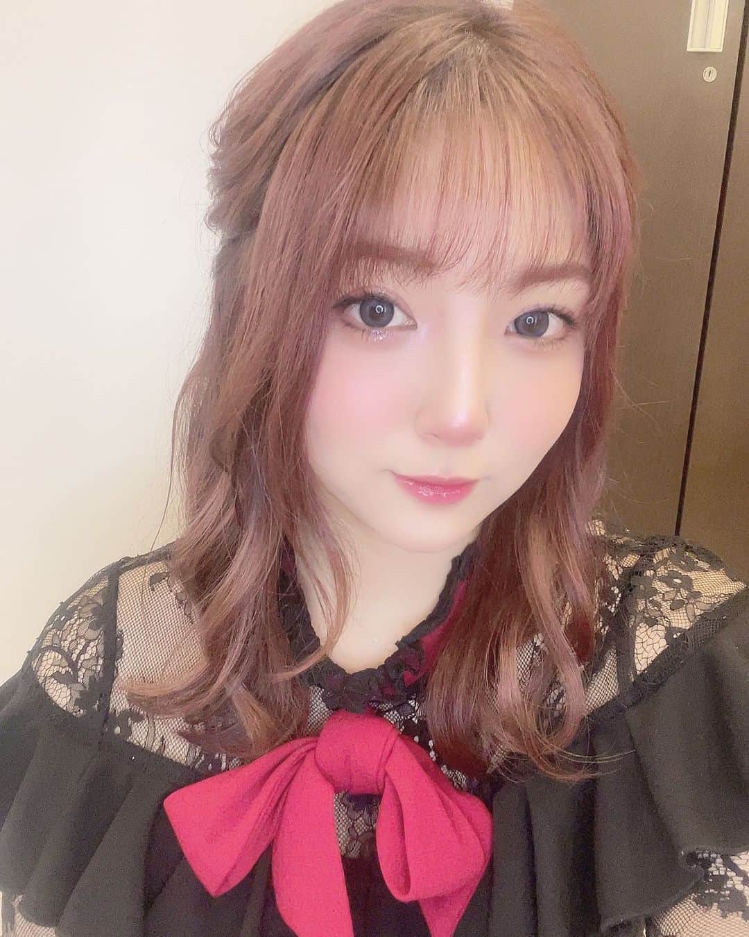 のインスタグラム：「‪ꔛ‬♡‪ 出勤しておるぞ！ 今月1回も投稿してなかったwww 明日から投稿頑張る〜(ง •̀_•́)ง  #バルセロナグループ #ピーアンドジェー #札幌 #すすきの #ススキノ #キャバクラ #キャバ嬢 #キャバクラ嬢 #ニュークラブ #ニュークラ #ニュークラ嬢 #キャバ #ラウンジ #ラウンジ嬢 #ガールズバー #ホステス #すすきのキャバクラ #すすきのキャバ嬢 #すすきのグルメ #札幌旅行 #美人 #美女 #可愛い #可愛い女の子 #銀座 #六本木 #北新地 #錦 #中洲 #オタク」