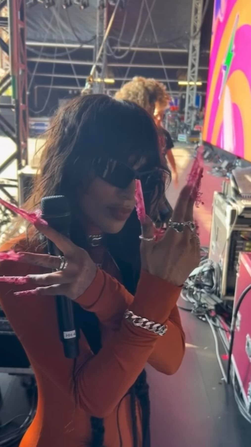 ロリーンのインスタグラム：「Mighty Hoopla, we had a blast! ♥️ thank you for a unforgettable day - I love you all so much」