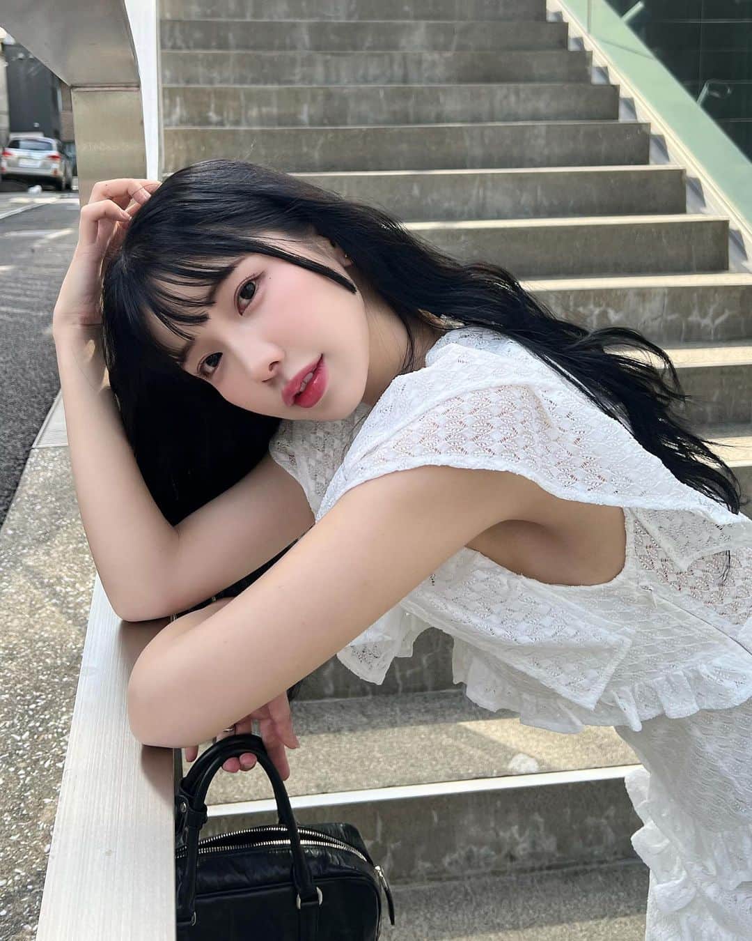 のインスタグラム：「ㅤ ㅤ 綺麗め系もしますよ🐈‍⬛♡♡♡ ㅤ なんでも着るし その系統に合わせてヘアもメイクもガラリと 変えるのが楽しくてだいすき🫶🏻  ㅤ ㅤㅤㅤ 高校生ぶりに黒コンタクトつけてみたら 黒目でかすぎて宇宙人目、、、👽 ㅤ この感じ久しぶりエモい笑 ㅤㅤ 裸眼見えするナチュラル過ぎるくらいのカラコン求む。 ㅤ ㅤ  ㅤ」