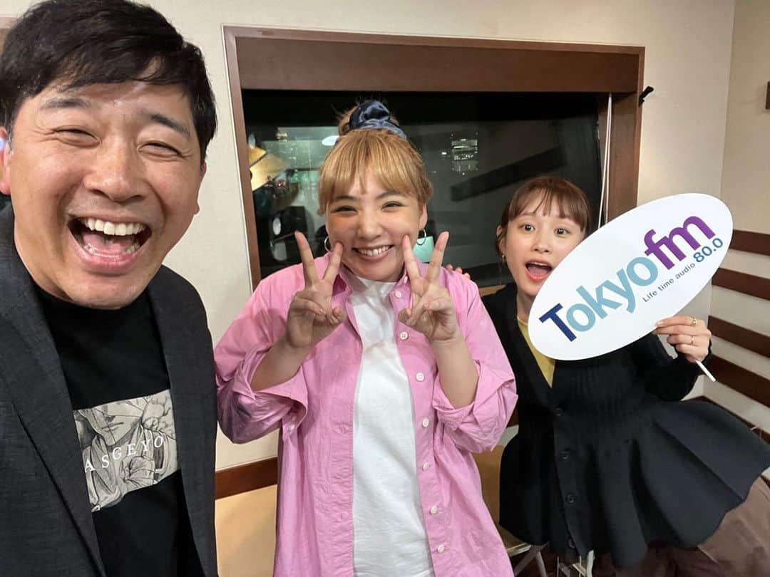 高橋愛さんのインスタグラム写真 - (高橋愛Instagram)「#ルミルミ 楽しかったです📻  ありがとうございました🥰🙏🏻❤️  @norokayotokyo ちゃん やっぱり、さいこーだ！  #RoomieRoomie #tfm #tokyofm #東京FM  #ルミルミ #野呂佳代ちゃん #のろちゃん #あべこうじ #高橋愛 #ありがとうございました！」6月6日 22時31分 - i_am_takahashi