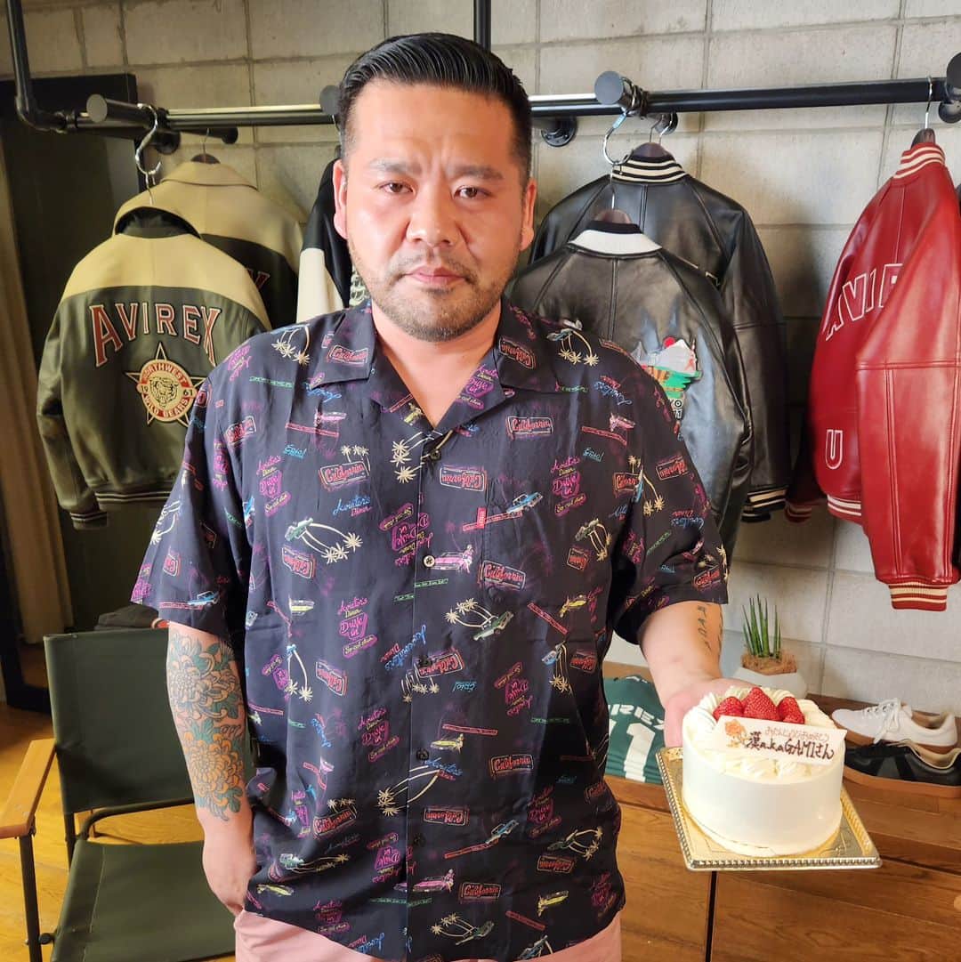 漢のインスタグラム：「撮影終了後一足先に祝ってもらった。ありがとう。」
