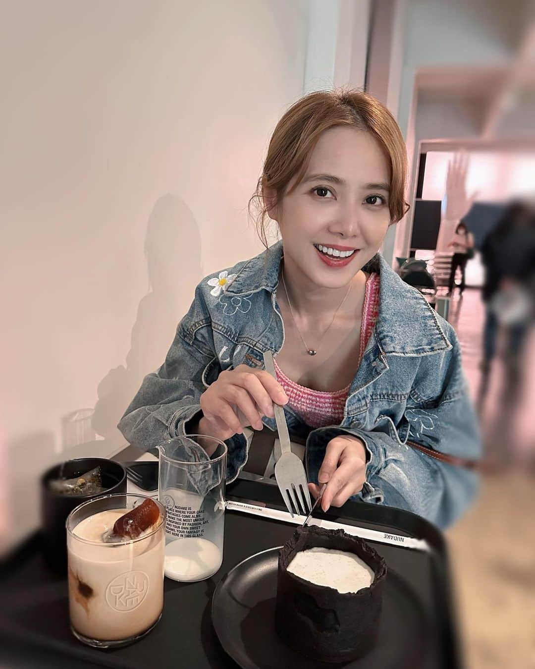 Miaさんのインスタグラム写真 - (MiaInstagram)「聽說是Blackpink Jennie 很喜歡光顧的咖啡廳❤️ 門口也太可愛了吧！  #韓國咖啡廳 #咖啡廳 #cakeart」6月6日 22時33分 - mia06120612wgs