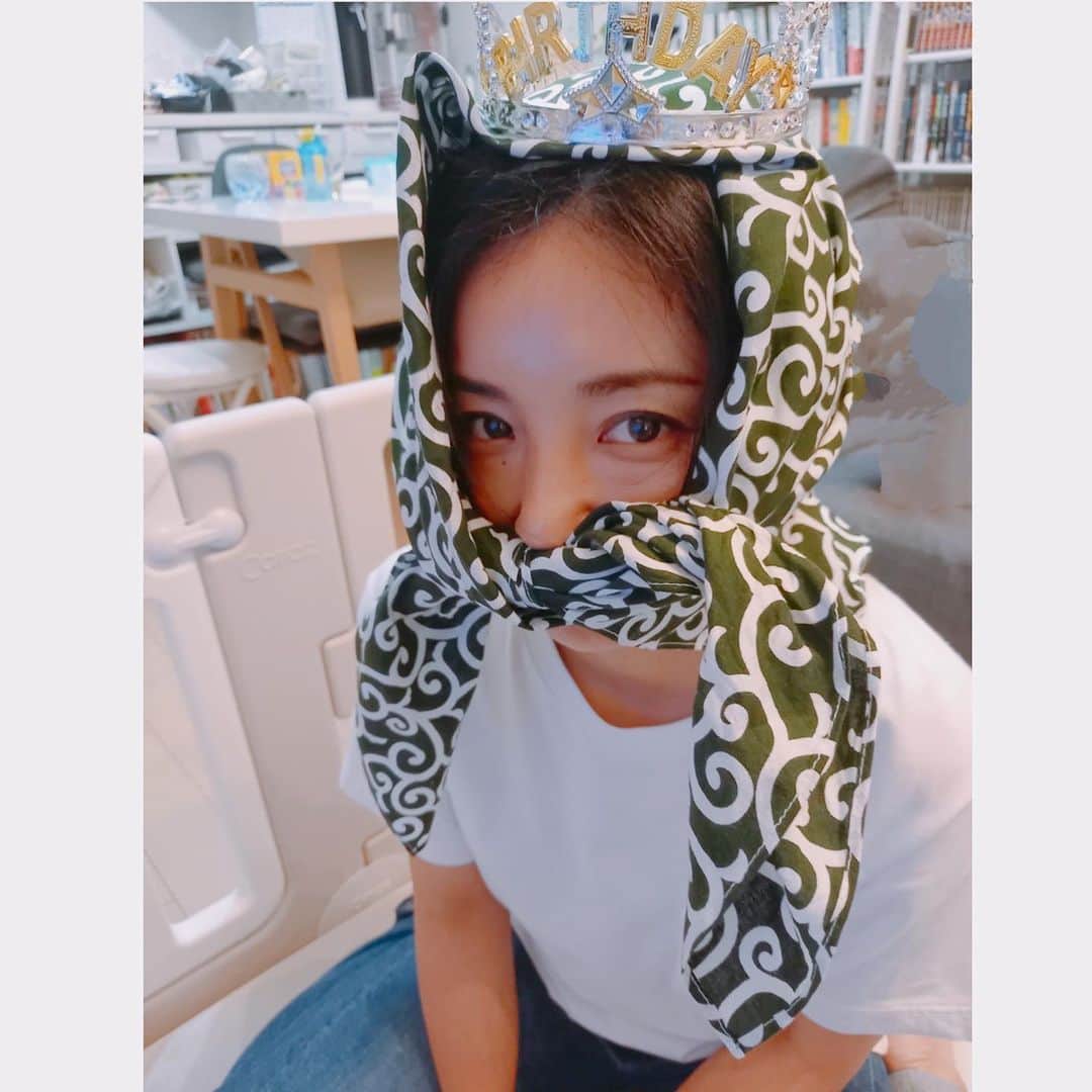 片岡安祐美さんのインスタグラム写真 - (片岡安祐美Instagram)「⭐️  ①息子氏、一升餅も背負いました‼️ ②そのあとなぜか、かーちゃんも背負わされ、 ③そして、遊ばれた🤣🤣🤣ww  #1歳誕生日  #息子  #すくすく成長  #bigboy  #大きめくん  かーちゃん越されるの時間の問題😂💪🏻」6月6日 22時46分 - ayumi.kataoka_gg.1