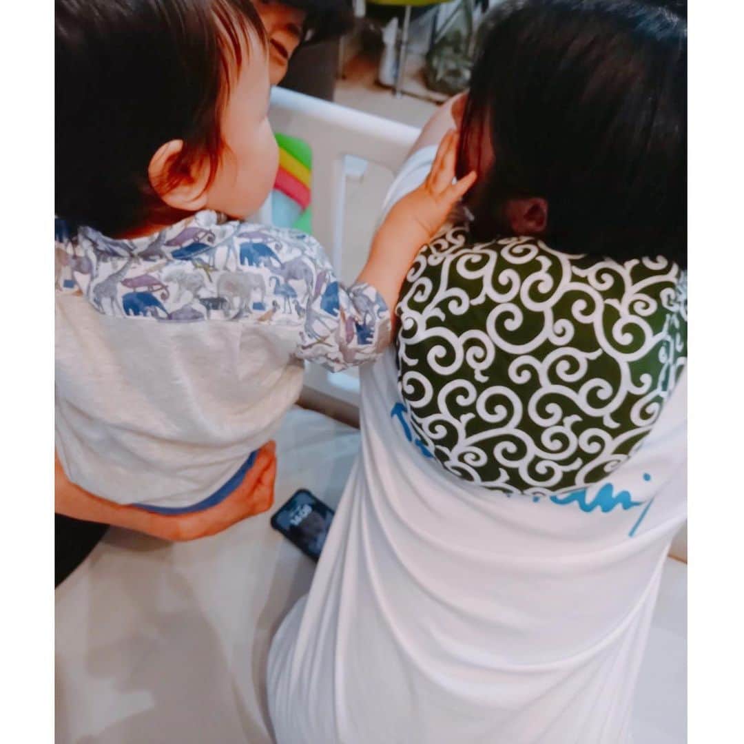 片岡安祐美さんのインスタグラム写真 - (片岡安祐美Instagram)「⭐️  ①息子氏、一升餅も背負いました‼️ ②そのあとなぜか、かーちゃんも背負わされ、 ③そして、遊ばれた🤣🤣🤣ww  #1歳誕生日  #息子  #すくすく成長  #bigboy  #大きめくん  かーちゃん越されるの時間の問題😂💪🏻」6月6日 22時46分 - ayumi.kataoka_gg.1