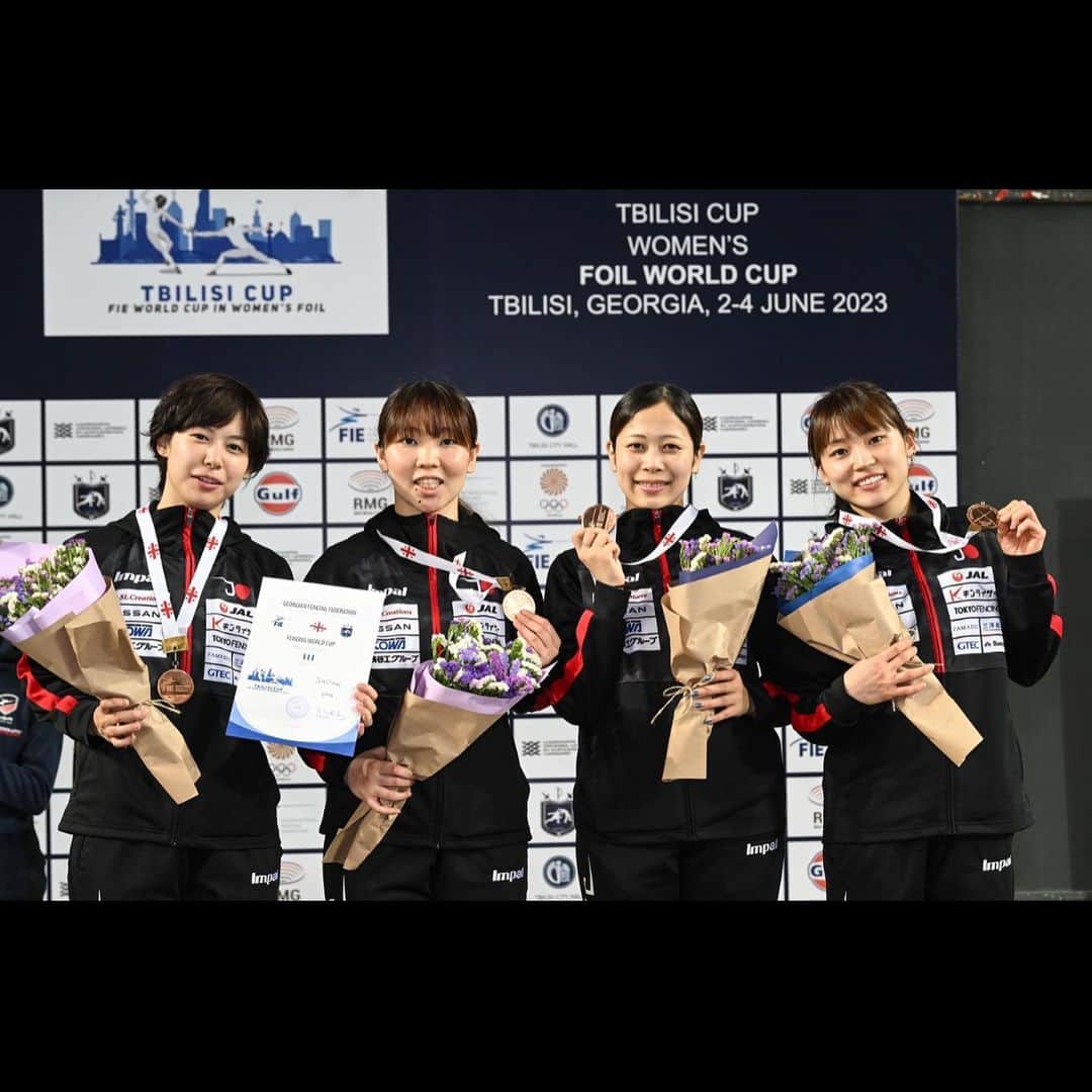東晟良のインスタグラム：「Tbilisi World Cup 🇬🇪🤺 個人33位☹️ 団体3位🥉🥳  個人はうまくいかなかったけど、団体はみんなのおかげでメダル取ることができました👏🥉👏チームのみんな、コーチ、応援してくた日本チームに感謝しています！🙏  Next… Asian Championships in China 🇨🇳👊🏻(6/18,21)  Ⓒ日本フェンシング協会/@augusto280766 /FIE  協会スポンサー #突け心を#fencing #フェンシング #JAL #KOWA #長谷工コーポレーション #三洋紙業 #タマディック #鈴与 #カラダファクトリー #Impal #伊藤超短波  個人スポンサー #ナイキ#nike #みらいオーナーズスタイル #GFA #スポンサー募集中 です🙏🙂‼︎」