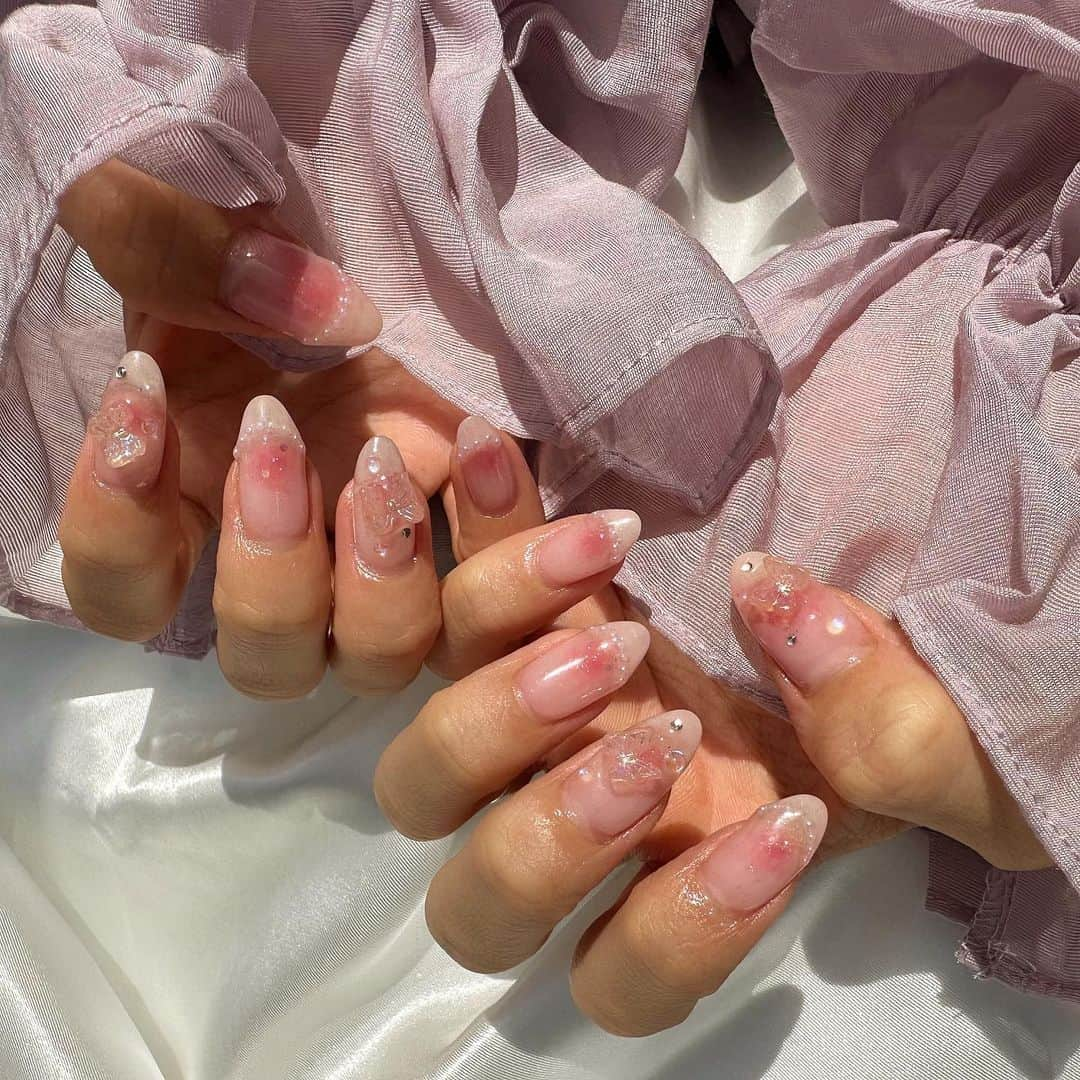 ひなたろす（佐原ひなた）さんのインスタグラム写真 - (ひなたろす（佐原ひなた）Instagram)「🆕newnail🦋♡  ピンクのチークネイルに 蝶々パーツで韓国ネイル💅🇰🇷  @lilybeautynail  @bmoon_mizuki さん いつもありがとうございます♡  背景に敷いてるサテンのシートは @sheinofficial です🦋  割引クーポン🐒SMP7050  割引率：お買い上げ金額1～5,999円まではセール価格より15%OFF、6,000円以上は20%OFFが適用🦋  4058691  SHEIN Summer Sale launch day starting from today! Save money. Live in style!  #saveinstyle #SHEIN #SHEINpartner or #ad  #SHEINhome #SHEINbeauty #SHEINelectronics #SHEINappliances  #ネイル　#蝶々ネイル #韓国ネイル #nail #フレンチネイル #パールネイル #韓国ネイルサロン #ワンホンネイル #ワンホン #チークネイル #チークネイルデザイン #ネイルデザイン #ネイルチップ #ちゅるんネイル #フレンチガーリー #ガーリーネイル #ピンクネイル　#shein #シーイン購入品 #シーイン」6月6日 22時43分 - saharahinata