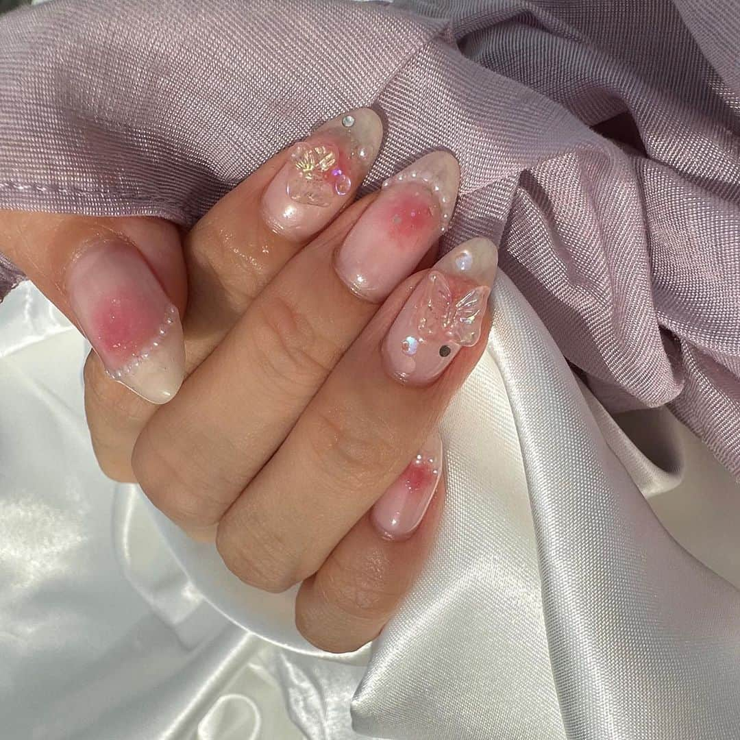 ひなたろす（佐原ひなた）さんのインスタグラム写真 - (ひなたろす（佐原ひなた）Instagram)「🆕newnail🦋♡  ピンクのチークネイルに 蝶々パーツで韓国ネイル💅🇰🇷  @lilybeautynail  @bmoon_mizuki さん いつもありがとうございます♡  背景に敷いてるサテンのシートは @sheinofficial です🦋  割引クーポン🐒SMP7050  割引率：お買い上げ金額1～5,999円まではセール価格より15%OFF、6,000円以上は20%OFFが適用🦋  4058691  SHEIN Summer Sale launch day starting from today! Save money. Live in style!  #saveinstyle #SHEIN #SHEINpartner or #ad  #SHEINhome #SHEINbeauty #SHEINelectronics #SHEINappliances  #ネイル　#蝶々ネイル #韓国ネイル #nail #フレンチネイル #パールネイル #韓国ネイルサロン #ワンホンネイル #ワンホン #チークネイル #チークネイルデザイン #ネイルデザイン #ネイルチップ #ちゅるんネイル #フレンチガーリー #ガーリーネイル #ピンクネイル　#shein #シーイン購入品 #シーイン」6月6日 22時43分 - saharahinata