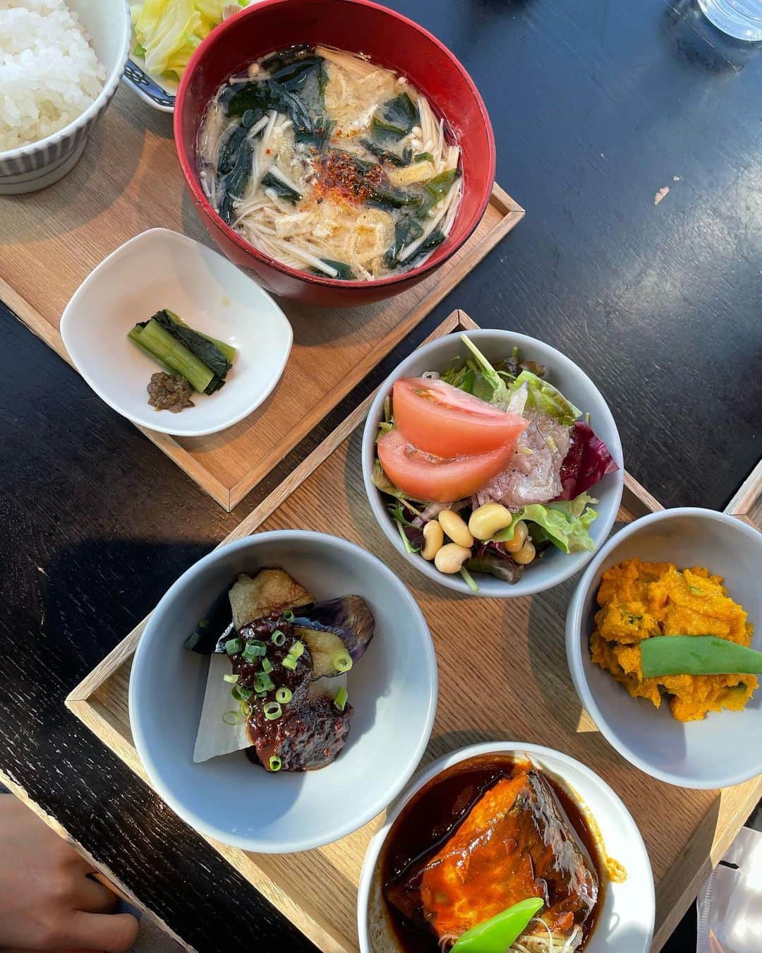 芝彰子さんのインスタグラム写真 - (芝彰子Instagram)「🍚🌈✨  いつだかのある休日の昼下がり。  ご飯、お味噌汁、おかず。 結局これが最高の極み✨  #お米なしでは生きていかれない」6月6日 22時54分 - akiaki1221