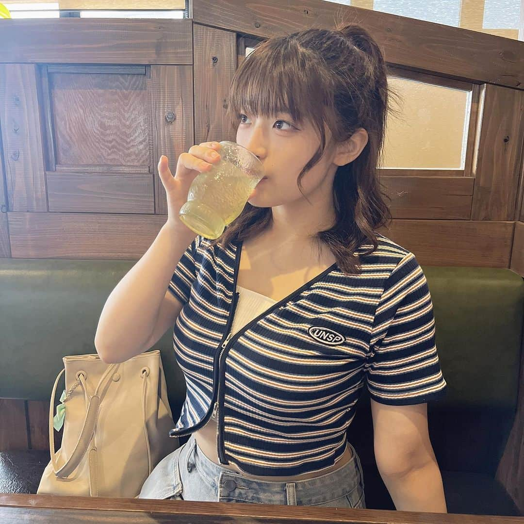 鈴木芽生菜さんのインスタグラム写真 - (鈴木芽生菜Instagram)「何か物持つ時小指立っちゃうタイプ  #ボブアレンジ #ヨシンモリ #ヘアアレンジ #ハーフアップ #夏コーデ #夏 #癖 #アホ毛がすごい #もはやウーパールーパー #アイドル #アプガ」6月6日 22時56分 - uugirl_new_meina