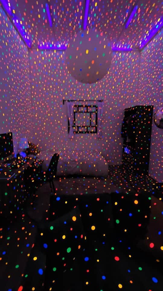 のインスタグラム：「🔵🟡🔴🟢  #zvpvacation #yayoikusamamuseum」
