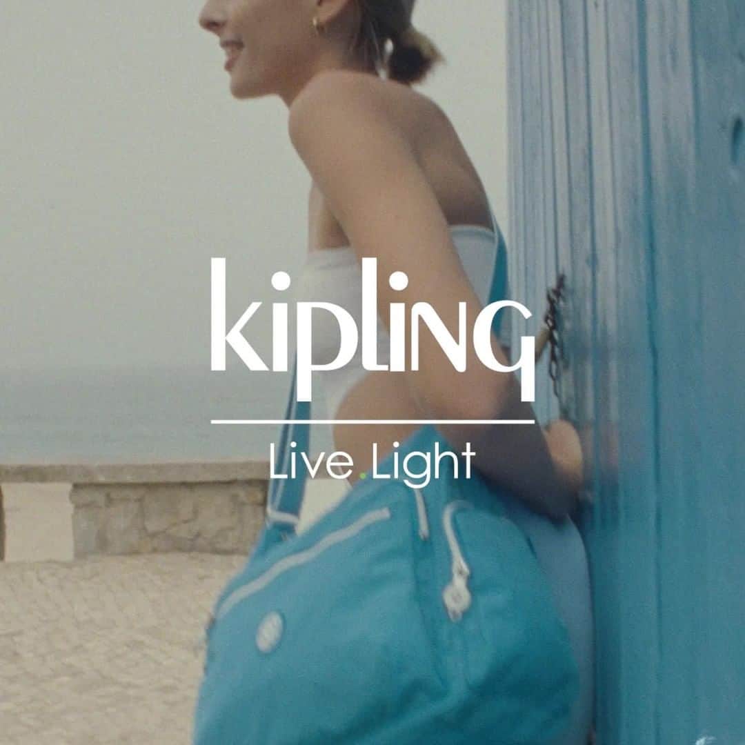 キプリングのインスタグラム：「Catch some rays this summer with the new Kipling colorway, EAGER BLUE! ☀️ 💦 Get ready for summer travels with our range of bags from crossbodies to luggage.  #SplashIntoSummer #Travel #Summer #LiveLight #NeverWithoutMyKipling」