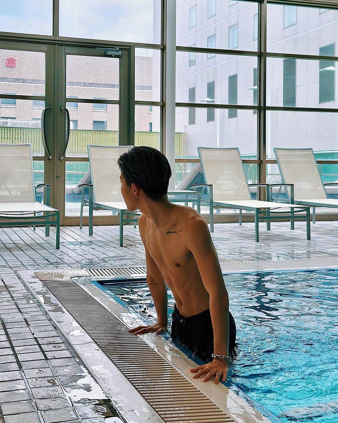 SHOUTAのインスタグラム：「小さい頃に水泳を習っていた事もあり、泳ぐのが好き。気持ちもスッキリするよね。」