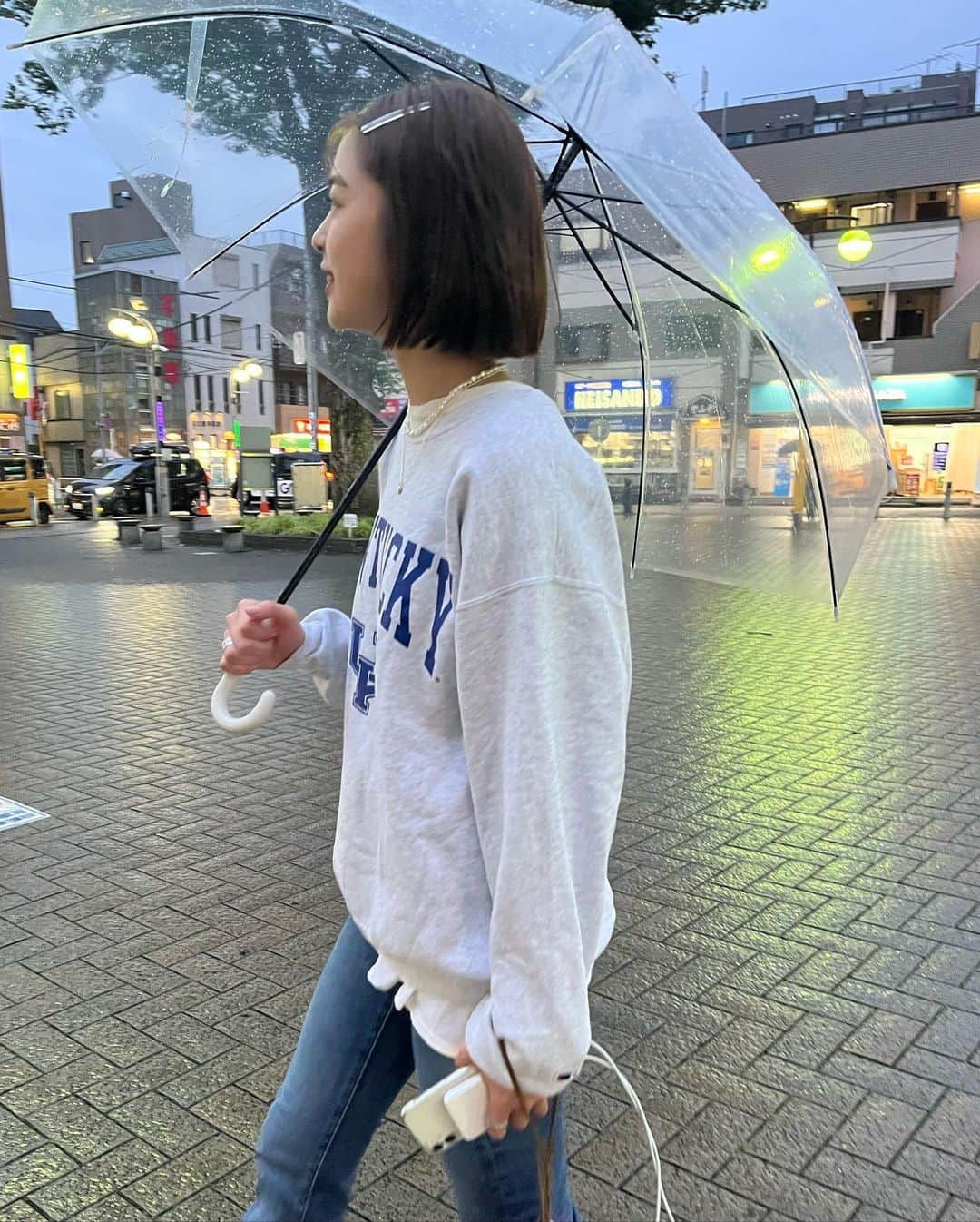 鈴原ゆりあさんのインスタグラム写真 - (鈴原ゆりあInstagram)「☔️」6月6日 23時28分 - suzuhara_yuria