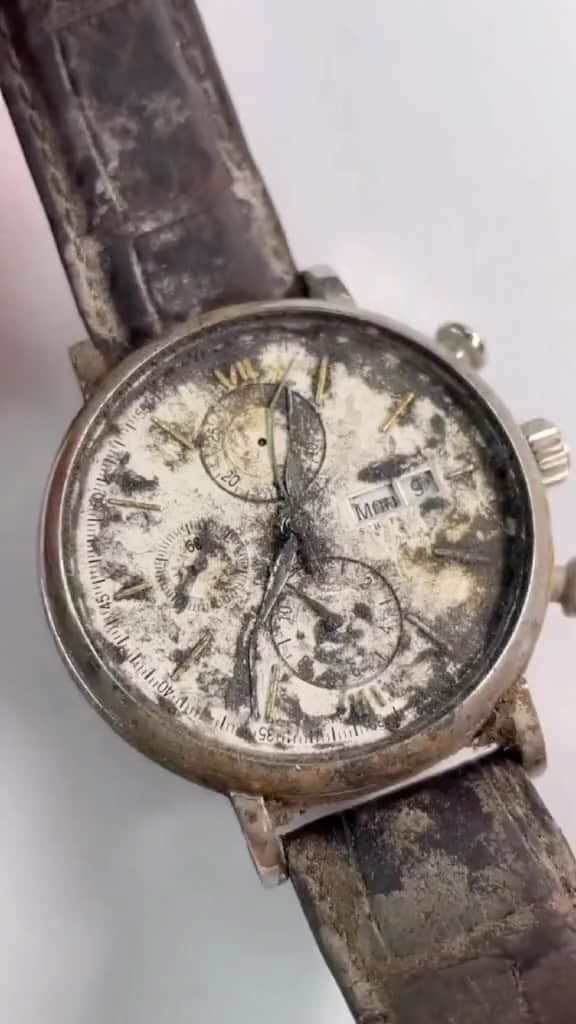 WATCHMANIAのインスタグラム：「IWC Portofino Chronograph restoration #asmr」