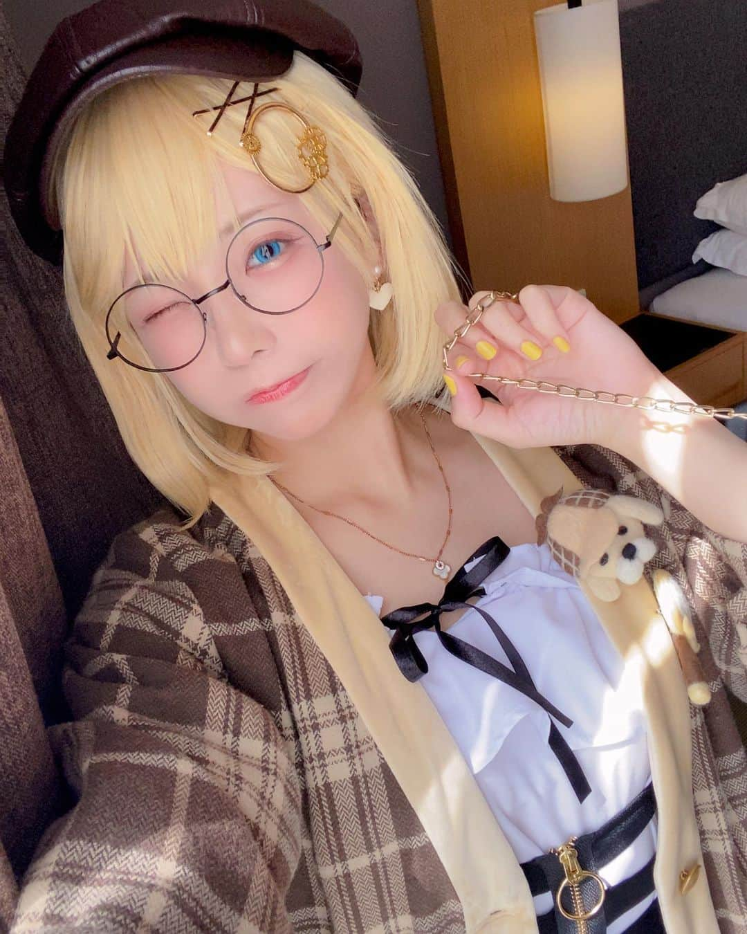 小桃さんのインスタグラム写真 - (小桃Instagram)「終於cos到Ame了🥹❤️ 希望能好好拍一次照！ 衣服等著幾年終於被完成了😭✨www 感謝糖寶貝！ 配件也放著了幾年幸好沒壞w自己也把之前沒做完的放大鏡胸章做好w(之前只做好Bubba的  #ameliawatson #amelia #ame #hololive #hololiveenglish #hololiveen #ameliawatsoncosplay #cosplay #アメリアワトソン #コスプレ #ホロライブ #ホロライブコスプレ #ホロライブen」6月6日 23時56分 - siutao1126