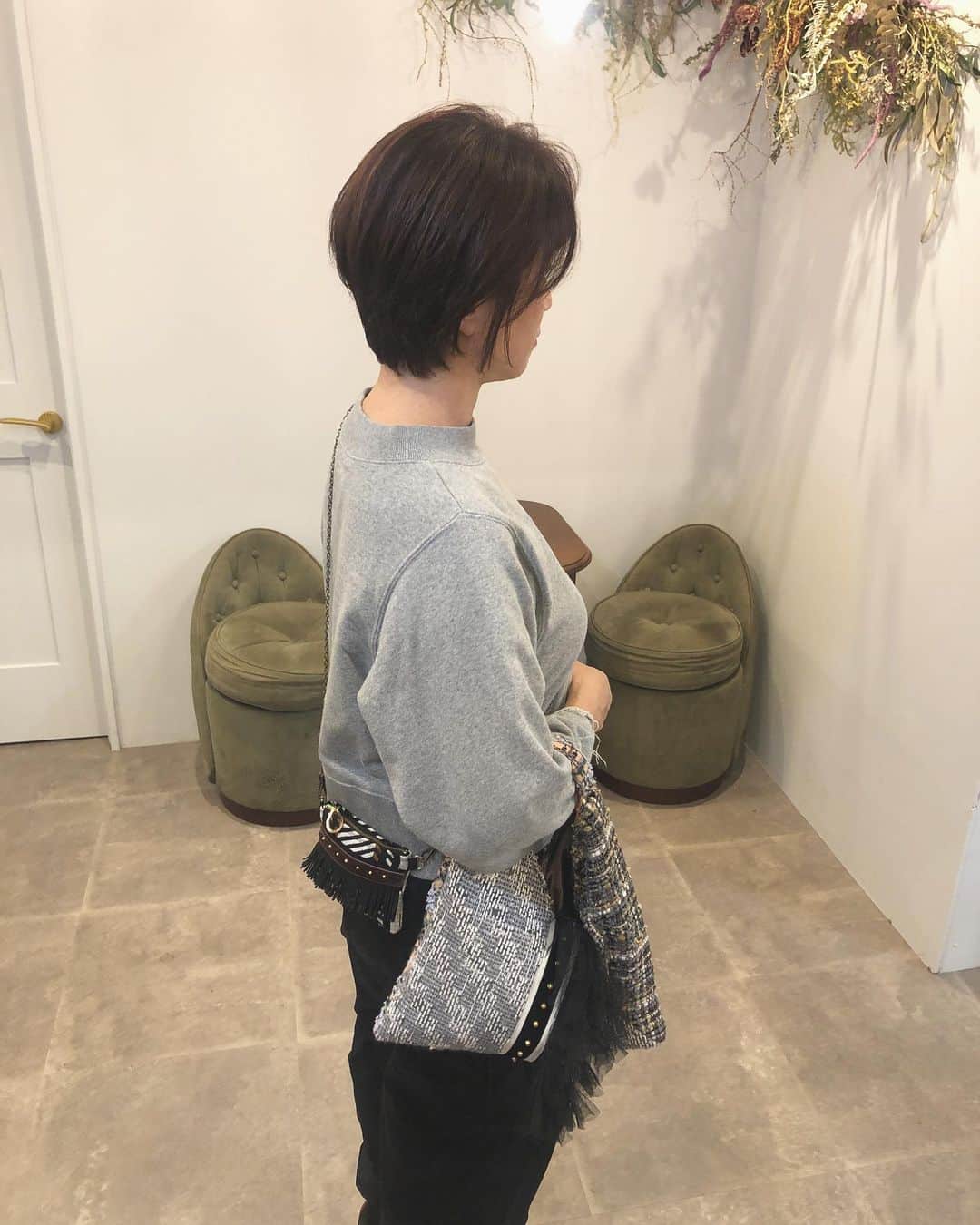 kawamura_takashi_camのインスタグラム：「ゴールデンウィークの ポップアップお疲れ様でした @loistaabagshop   今回も素敵なカバンです  ほんまいろいろお話してて とても良い刺激をもらえます  いつも有難うございます  #pong #放出 #放出美容室 #今福鶴見美容室 #蒲生四丁目 #緑橋 #深江橋 #鶴見区 #鶴見区美容室 #古民家美容室 #アンティーク家具 #蒲生四丁目美容室 #緑橋美容室 #深江橋美容室 #今福鶴見 #駅近 #駅近美容室 #商店街 #oggiotto #tokio  ヘアアレンジ & ヘアセット 河村タカシ」