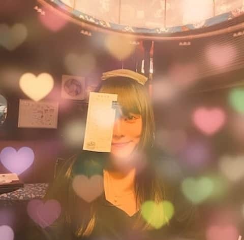 みゆなのインスタグラム：「✳︎笑ってrelease✳︎  やっとあなただけの歌が出来ました。 この曲が想いを繋げてくれることを願います。  そして本日、21歳になりました。 生まれた日に届けることができて嬉しい。 21歳のみゆなもよろしくお願いします！！  サプライズでもう一曲releaseしちゃった！ 聴いておくれ〜！  Vocal, Acoustic Guitar：Miyuna Drums：Takashi Kashikura Keyboards：Keisaku Nakamura Bass：Shige Murata Electric Guitar：Tetsu Kinoshita  Recorded & Mixed by Miyuki Nakamura Mastered by Kentaro Kimura Recorded at DUTCH MAMA STUDIO  １枚目の写真はスタッフが作ってくれた❤︎❤︎」