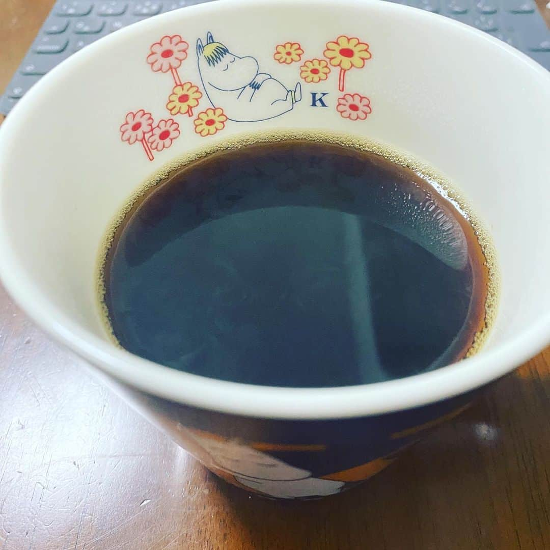 カバさんのインスタグラム写真 - (カバInstagram)「コーヒーチャレンジ☕️  おはようございます！ 本日もコーヒーから！ (84日目)  昨日は夜にコーヒー＆ジムったんですが、かなりぐっすり眠れました！ 理想的な適度な運動でしたね！  今日も今からジムってきます！ 細くて魅力的になるまで頑張るので応援宜しくお願いします！ 理想は菜々緒さんです！  では皆さん、今日も良い一日を！  #吉本新喜劇 #カバ #コーヒーチャレンジ #苦手なコーヒーをお茶の感覚で飲めるようになるまでの道のり #コーヒー #カフェ #カフェ巡り #喫茶店巡り #coffee #coffeechallenge #Cafe #MOUNT HAGEN #ARABICA CAFE #instant #カバッチグー #どーゆーそれー」6月7日 9時29分 - kabaking0129