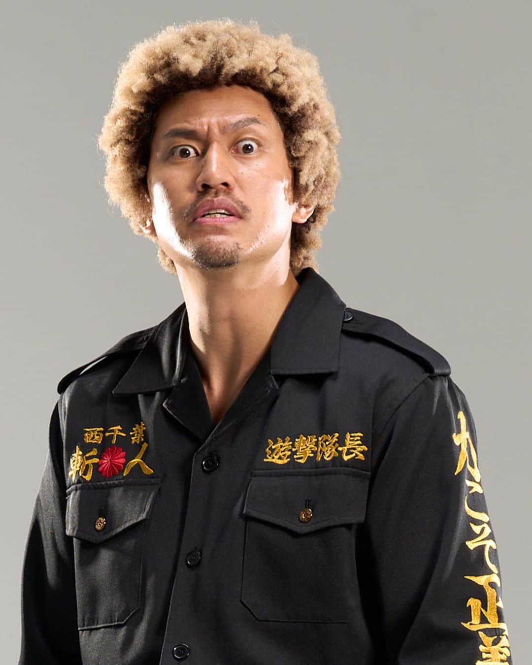 小柳心のインスタグラム：「遊撃隊長 田口勝だ！ 斬人に逆らう奴がいたら全員ぶん投げてやるから覚悟しとけよ🔥🔥🔥  コメントもぜひご覧下さい😊 11月劇場公開！ お楽しみに！  俺の相棒、目黒は誰が演じるのかな…🕶  #映画OUT」