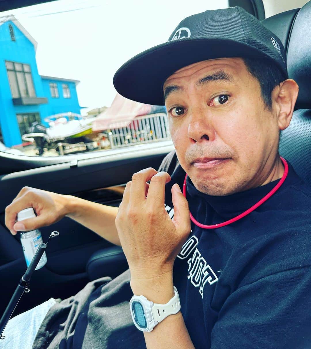マッコイ斉藤のインスタグラム：「ずーっと年下にキレられてる人！ #琵琶湖バス釣り  #ロケ中オフショット  #デンジャラス」