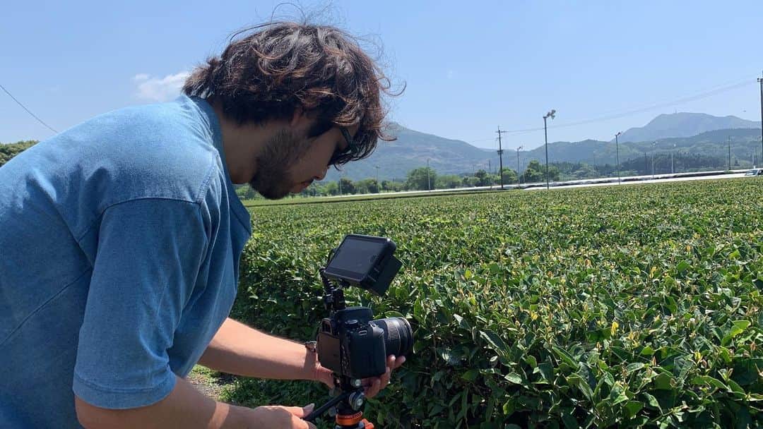 小川夏果さんのインスタグラム写真 - (小川夏果Instagram)「鹿児島県にてお茶をテーマにしたドキュメンタリー作品の撮影をしてます🍵 実は生産量No,1.2を争うお茶の宝庫。 鹿児島に来てからお茶が好きになりました🤤 鹿児島の茶畑はとっても美しいです。 We make documentary films about greentea in Kagoshima.  #お茶 #茶 #greentea  #下堂薗」6月7日 9時53分 - ogawanachu