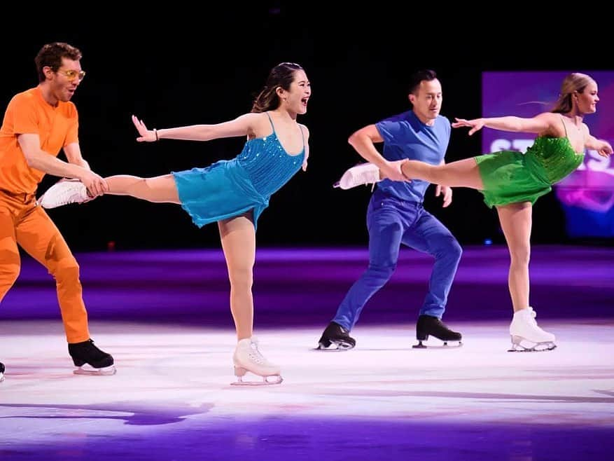 ジェイソン・ブラウンさんのインスタグラム写真 - (ジェイソン・ブラウンInstagram)「🧡💚💙💜 @starsonice   Pure happiness!! あのシーンはその時の幸福感を思い出させてくれます。🥰 Thanks @tinatyanphotography & @sunny_megan_ for capturing one of my favorite moments from the show!!! 🙏  #soi2023 #starsonice #tour #tourlife #show #iceshow #figurskating #iceskating #love #smile #happy」6月7日 10時10分 - jasonbskates