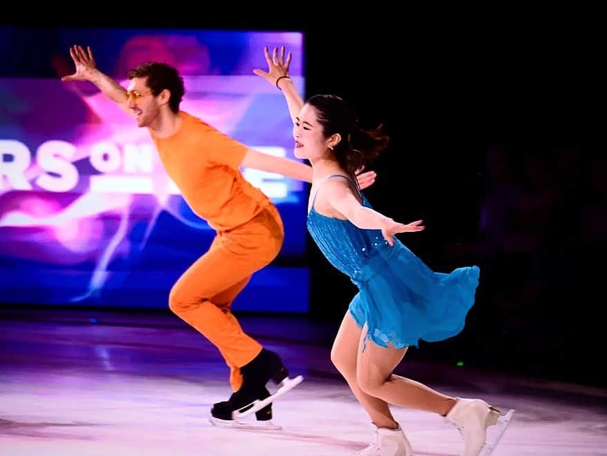 ジェイソン・ブラウンさんのインスタグラム写真 - (ジェイソン・ブラウンInstagram)「🧡💚💙💜 @starsonice   Pure happiness!! あのシーンはその時の幸福感を思い出させてくれます。🥰 Thanks @tinatyanphotography & @sunny_megan_ for capturing one of my favorite moments from the show!!! 🙏  #soi2023 #starsonice #tour #tourlife #show #iceshow #figurskating #iceskating #love #smile #happy」6月7日 10時10分 - jasonbskates